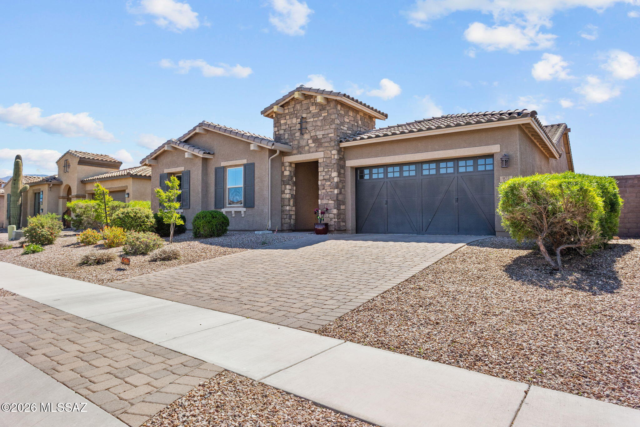 Located in Center Pointe Vistoso within the sought-after Maracay at Vistoso community, this beautifully designed 4BD/2.5BA residence offers 2,607 sq ft on a premium cul-de-sac lot. Built in 2017, the single-level split floor plan features an open great room with seamless flow between the kitchen, dining, and living areas. The kitchen showcases granite countertops, stainless steel appliances, gas range, center island, and walk-in pantry. The private primary suite includes a spacious walk-in closet, dual vanities, and walk-in shower. Porcelain tile flooring, high ceilings, and abundant natural light enhance the interior. The backyard offers a covered patio and built-in BBQ, ideal for outdoor living. 3-car garage. Close to shopping, dining, parks, and Amphitheater schools.