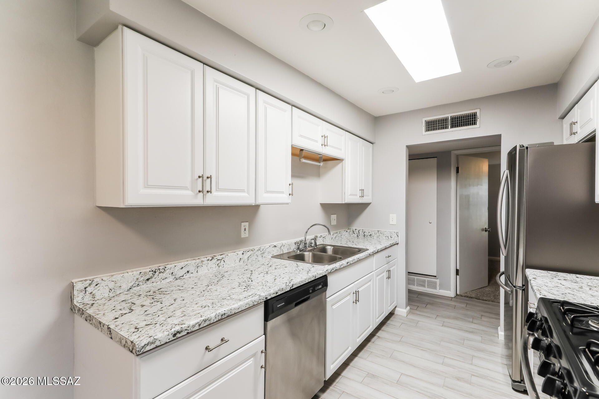 Vista Del Prado (1-274) - Residential Lease