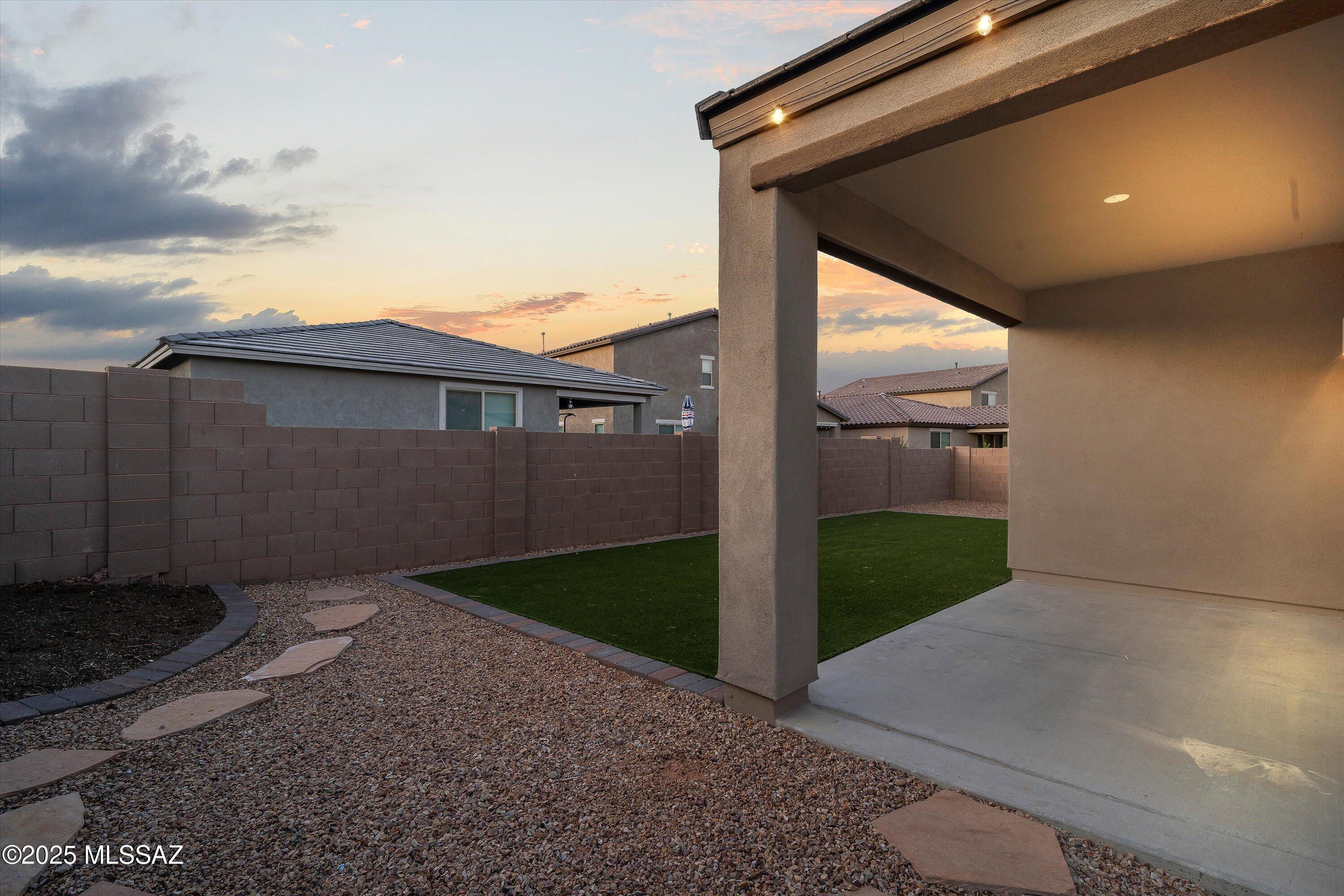 Entrada Del Rio - Residential
