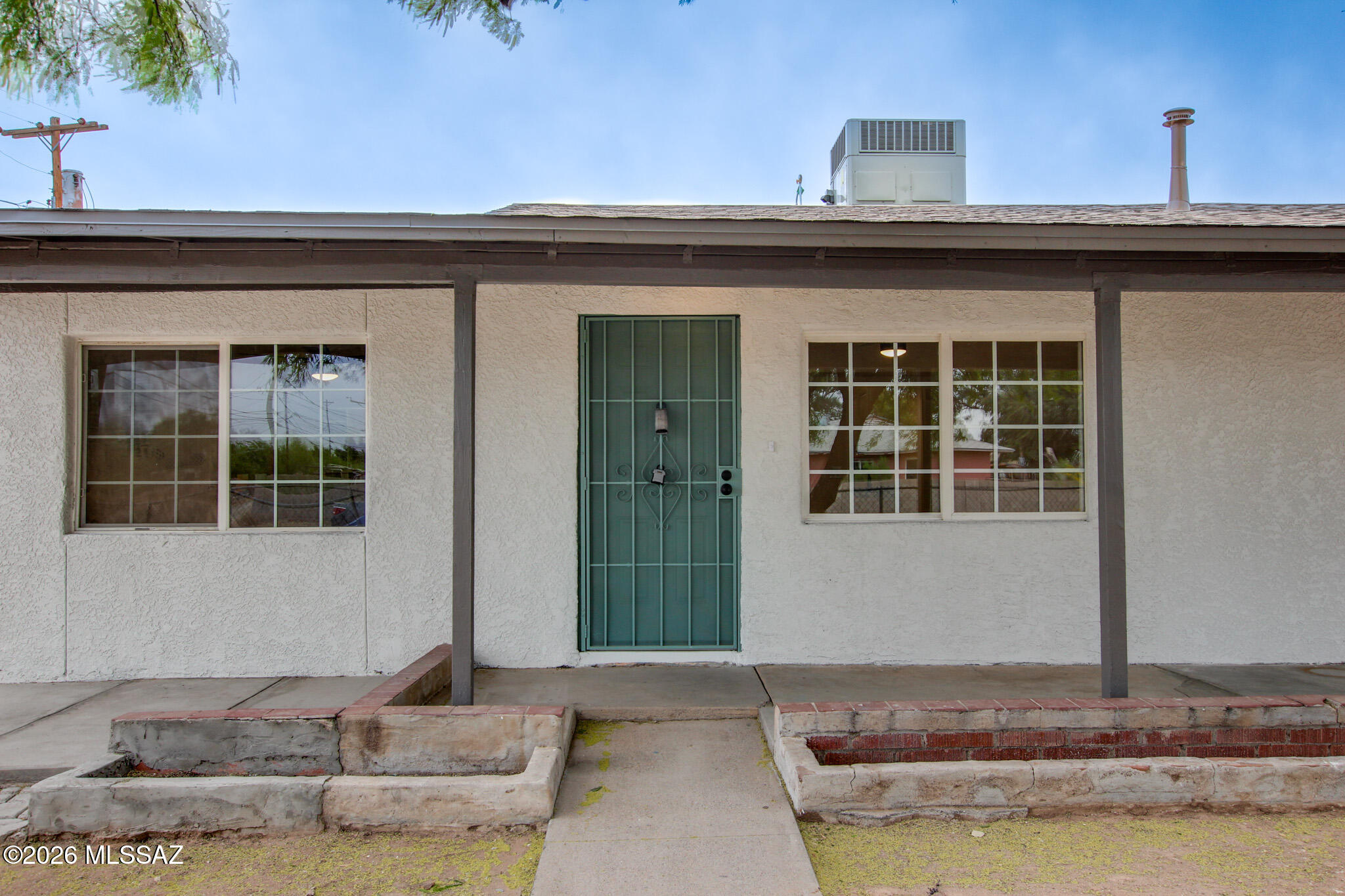 Now Available! Updated home in the desirable Western Hills Addition neighborhood. This move-in ready property features fresh interior and exterior paint, modern lighting and electrical fixtures, and stainless steel appliances. The kitchen offers refinished cabinetry and laminate countertops, while the bedrooms feature plush new carpet for added comfort. Enjoy peace of mind with a new roof and new AC system. The bathroom has been tastefully updated with stylish tile surrounds, a new vanity, countertop, and modern plumbing fixtures. The home boasts a spacious backyard with endless possibilities--perfect for entertaining, gardening, or future expansion. A must-see opportunity!
