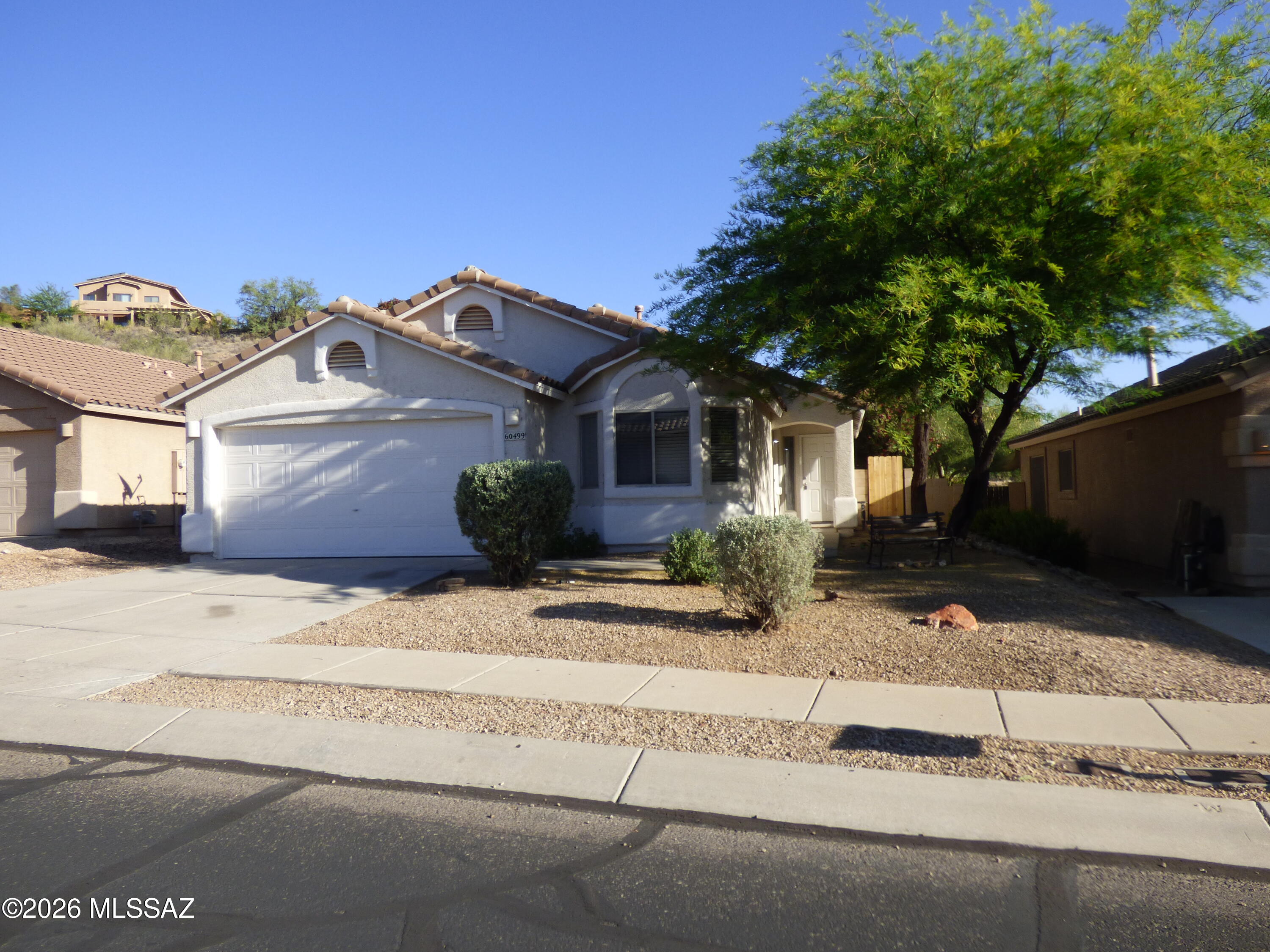 BEAUTIFUL 4BD/2BA EAGLE CREST RANCH HOME IN CATALINA HAS BEEN FRESHLY PAINTED AND HAS NEW CARPET THROUGHOUT!
THIS LIGHT AND BRIGHT, SPACIOUS HOME HAS MANY FEATURES INCLUDING SPLIT OPEN FLOOR PLAN, VAULTED CEILINGS, LARGE KITCHEN WITH LOTS OF CABINETS, LARGE YARD, SHADE TREES AND SO MUCH MORE.
MAKE THIS YOUR NEW HOME TODAY!