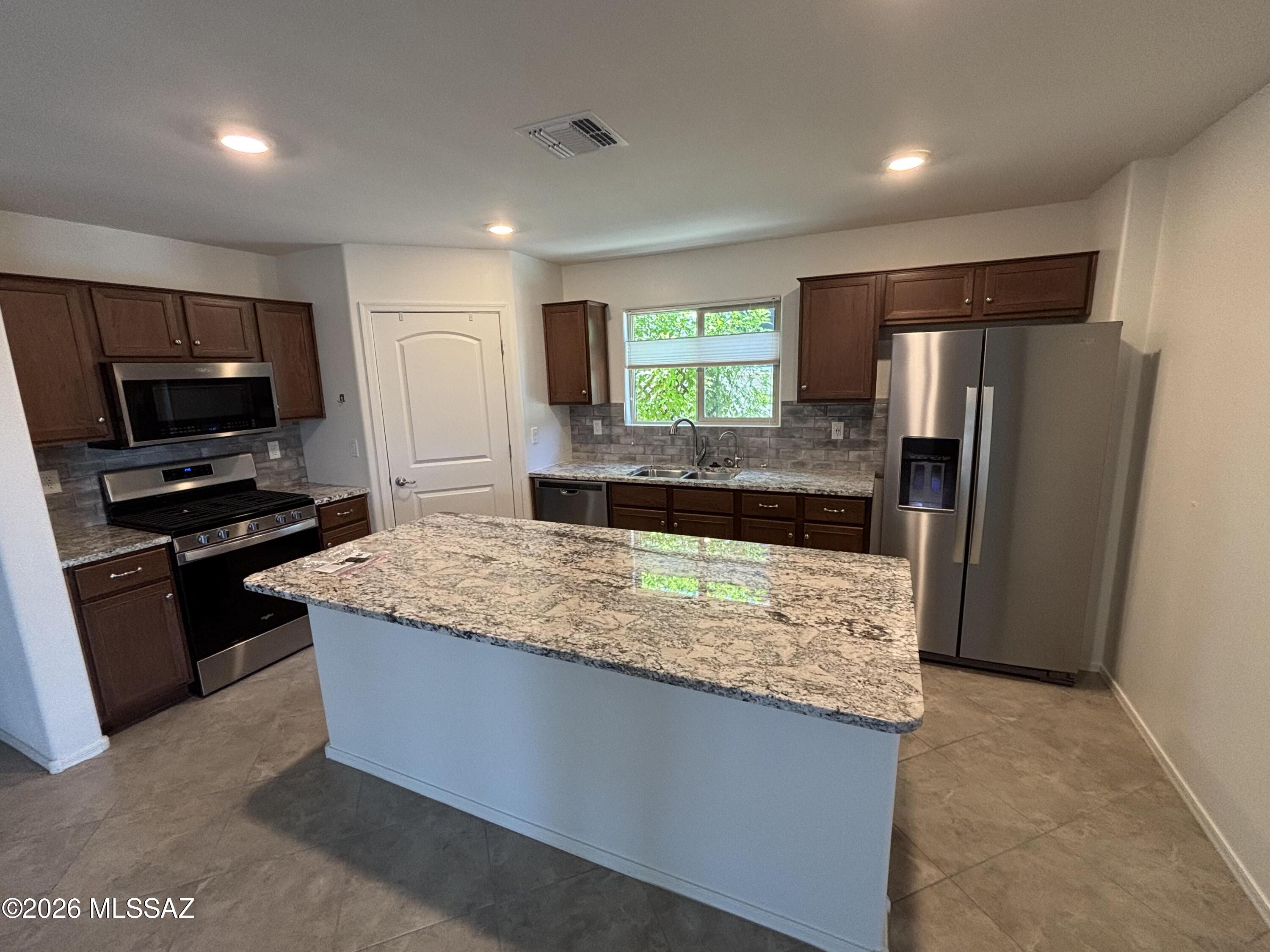 Vista Del Oro (1-108) - Residential Lease