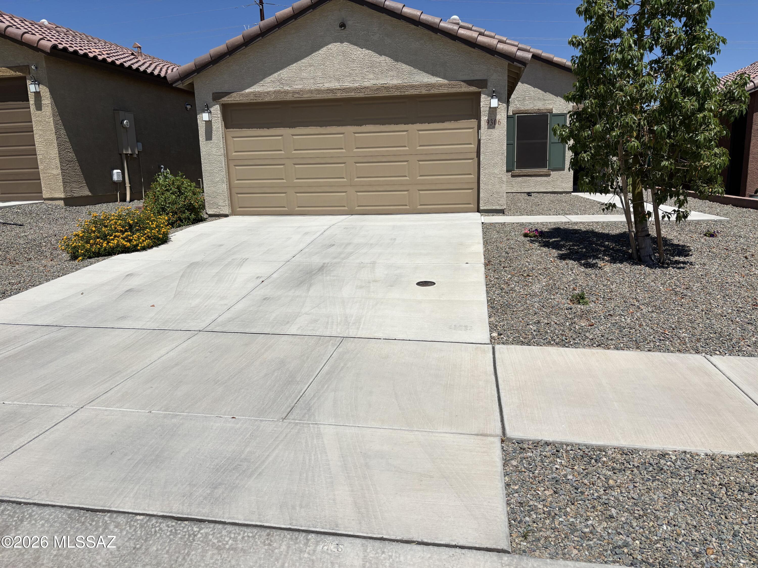 Vista Del Oro (1-108) - Residential Lease