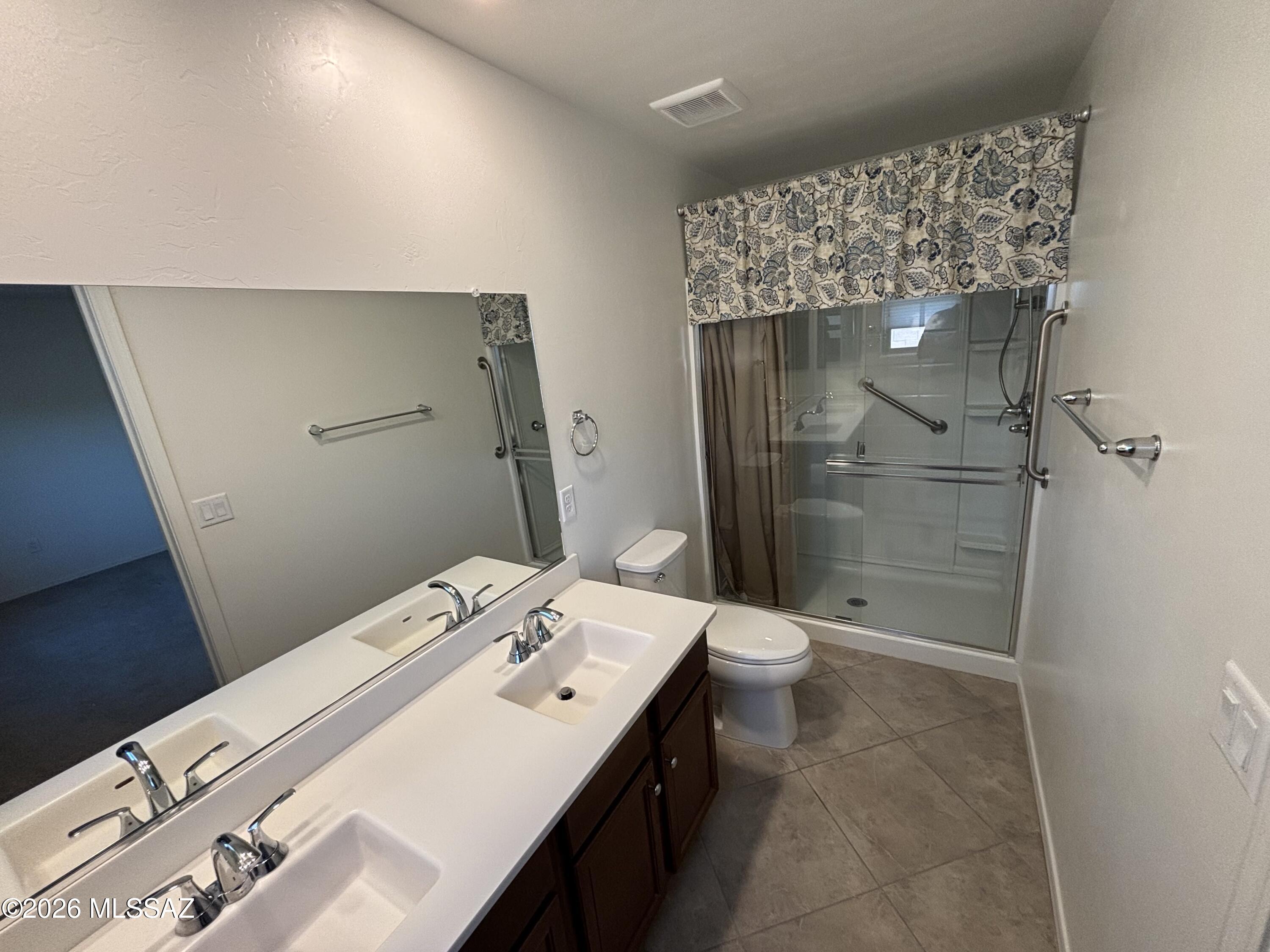 Vista Del Oro (1-108) - Residential Lease