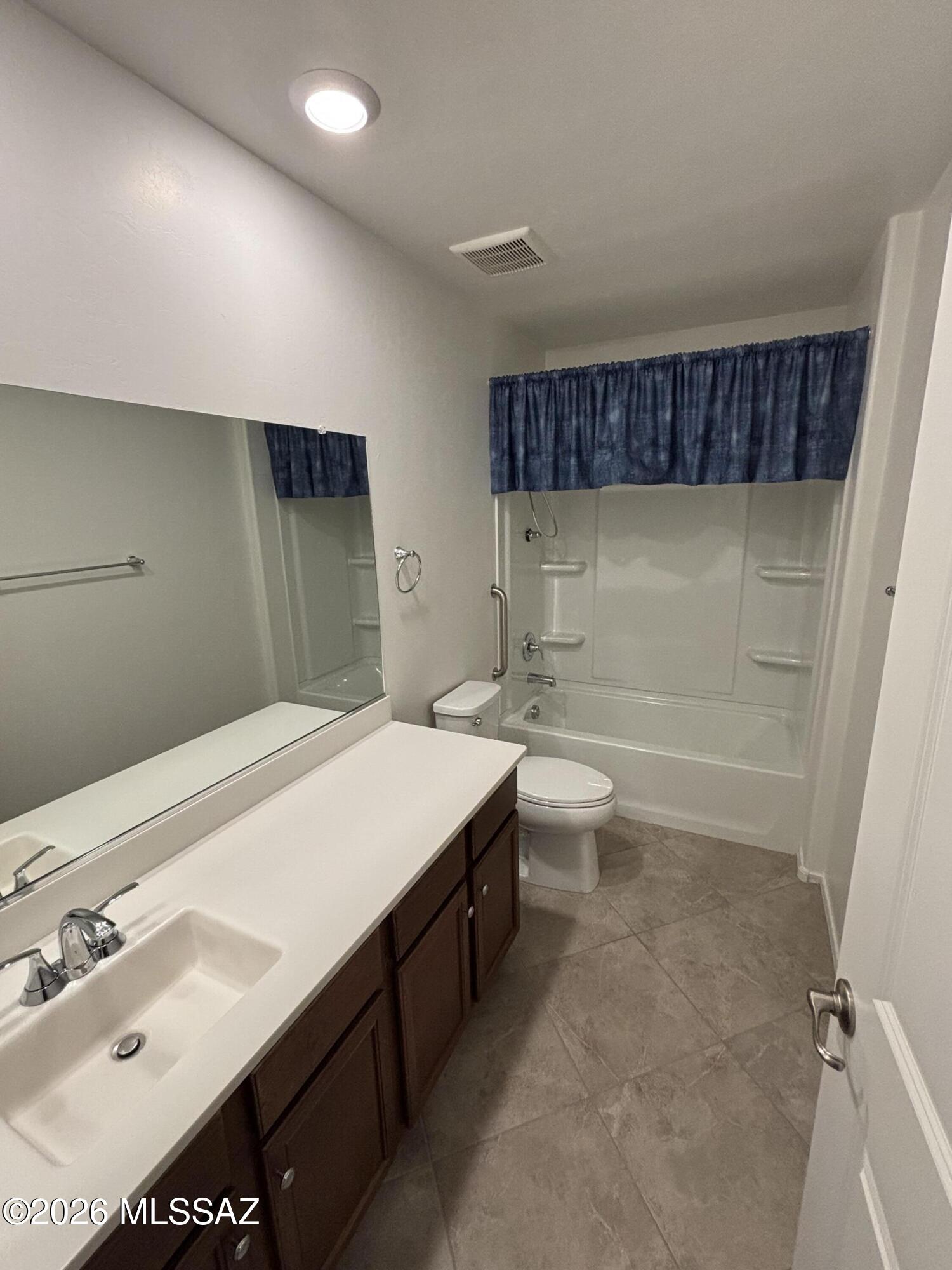 Vista Del Oro (1-108) - Residential Lease