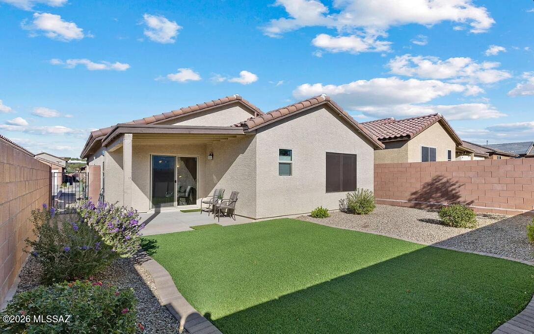 Vista Del Oro (1-108) - Residential Lease