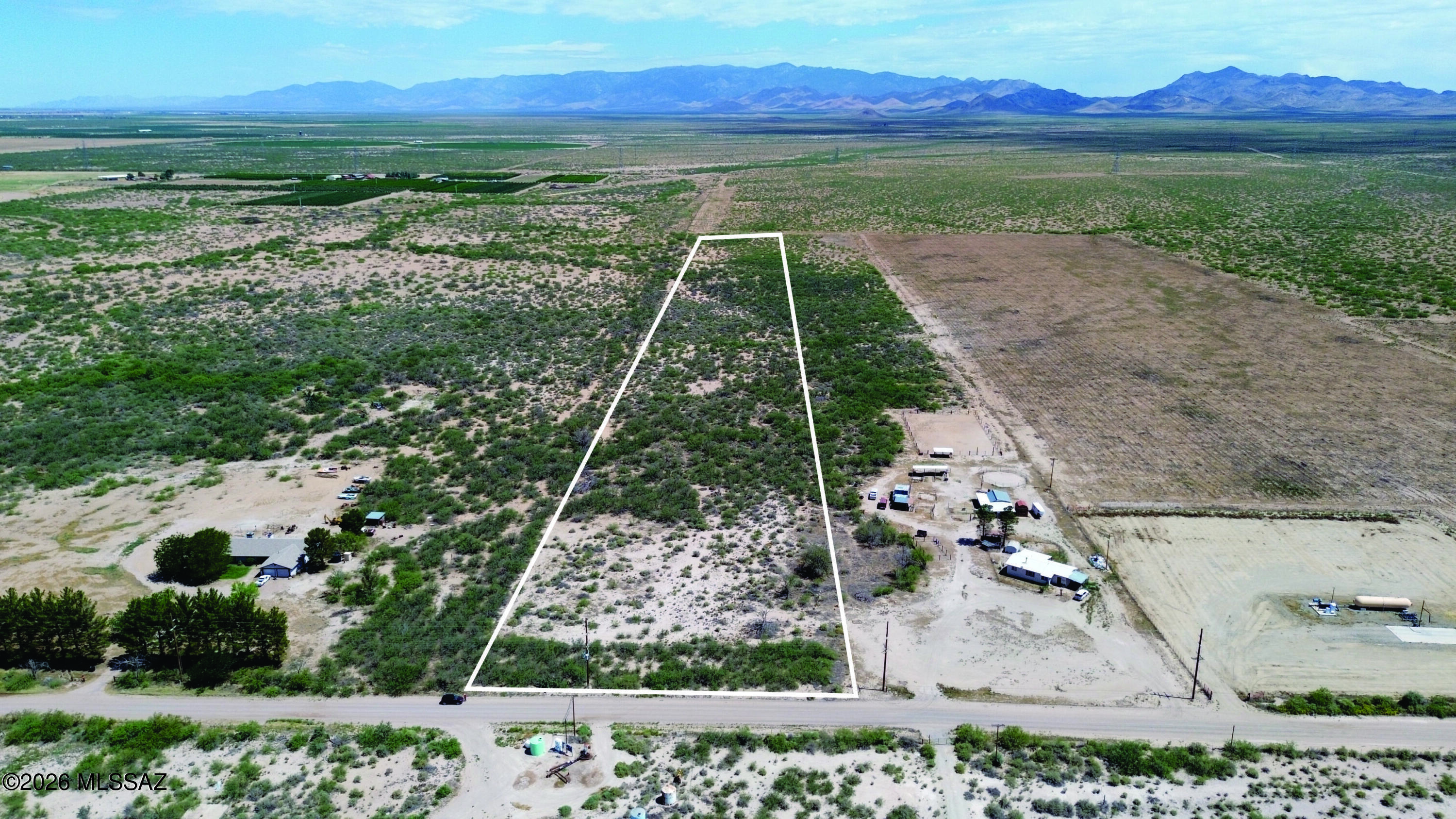 Over 17 Acres in Willcox. Easy access off of Saguaro Rd. Short drive to Willcox for your shopping needs or out to I-10 and into Tucson. Enjoy life out of the big city.  Seller financing available with $2900 Down plus Pioneer Title account setup and closing Costs, for 3 years at 9.9 percent interest. with a payment of $351.20 per month plus Pioneer Title Processing fee and impounded property tax. No prepayment penalty