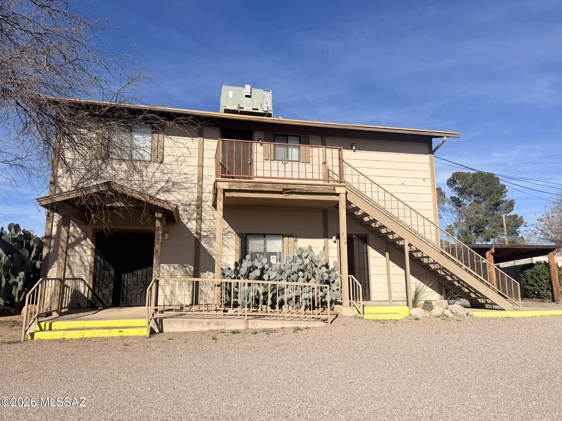 Nice apartment in town with A/C, washer/dryer. Close to shopping.