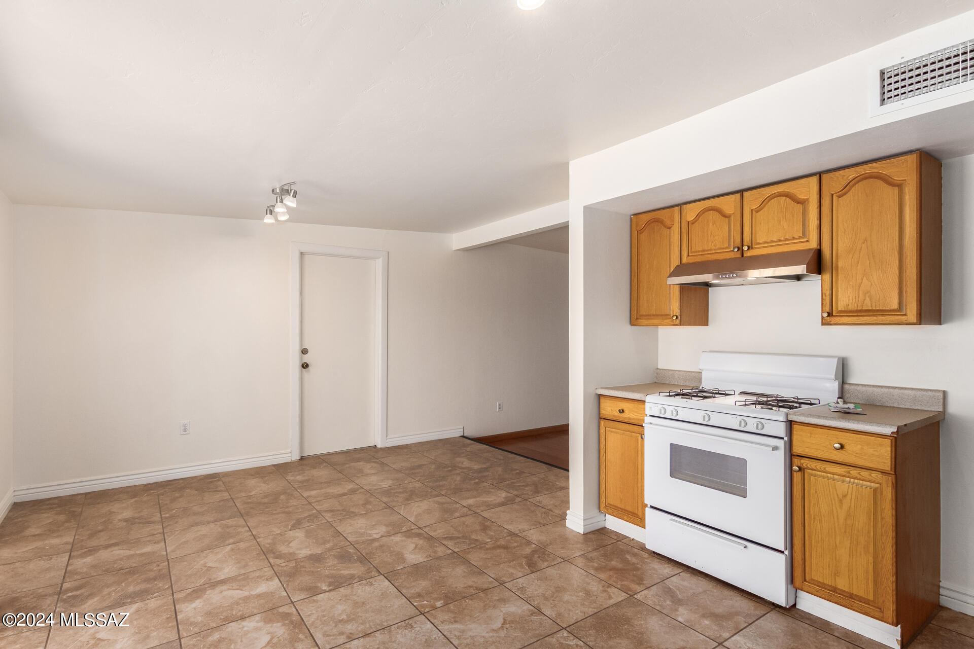 Carriage Hill No. 3 (351-432) - Residential Lease