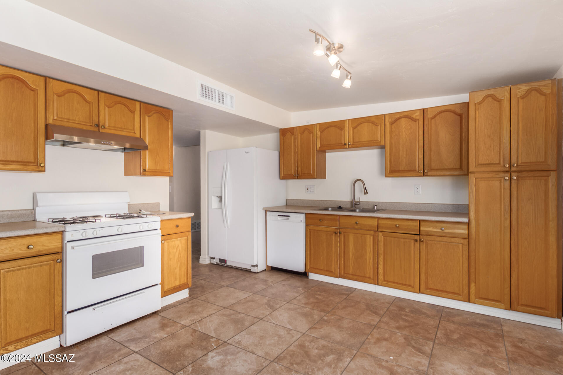 Carriage Hill No. 3 (351-432) - Residential Lease