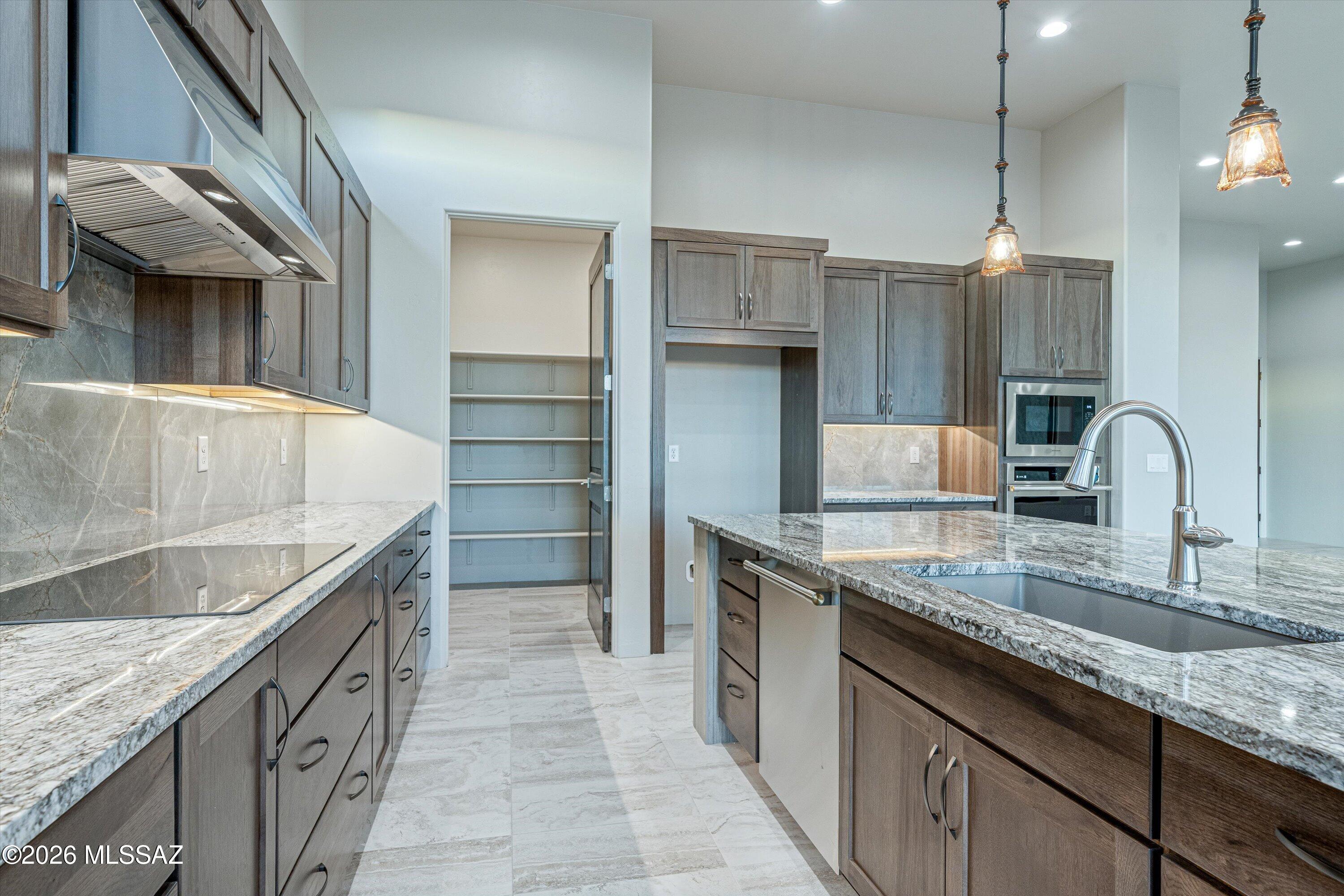 Honey Bee Ridge(The Estates At) - Residential