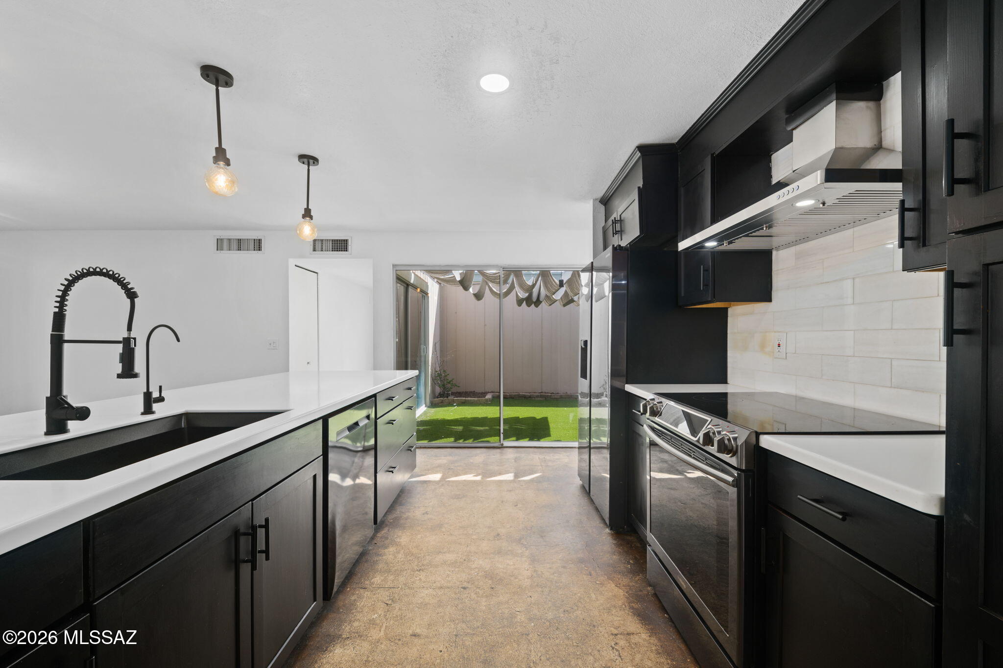 Casas Adobes Estates (541-618) - Residential
