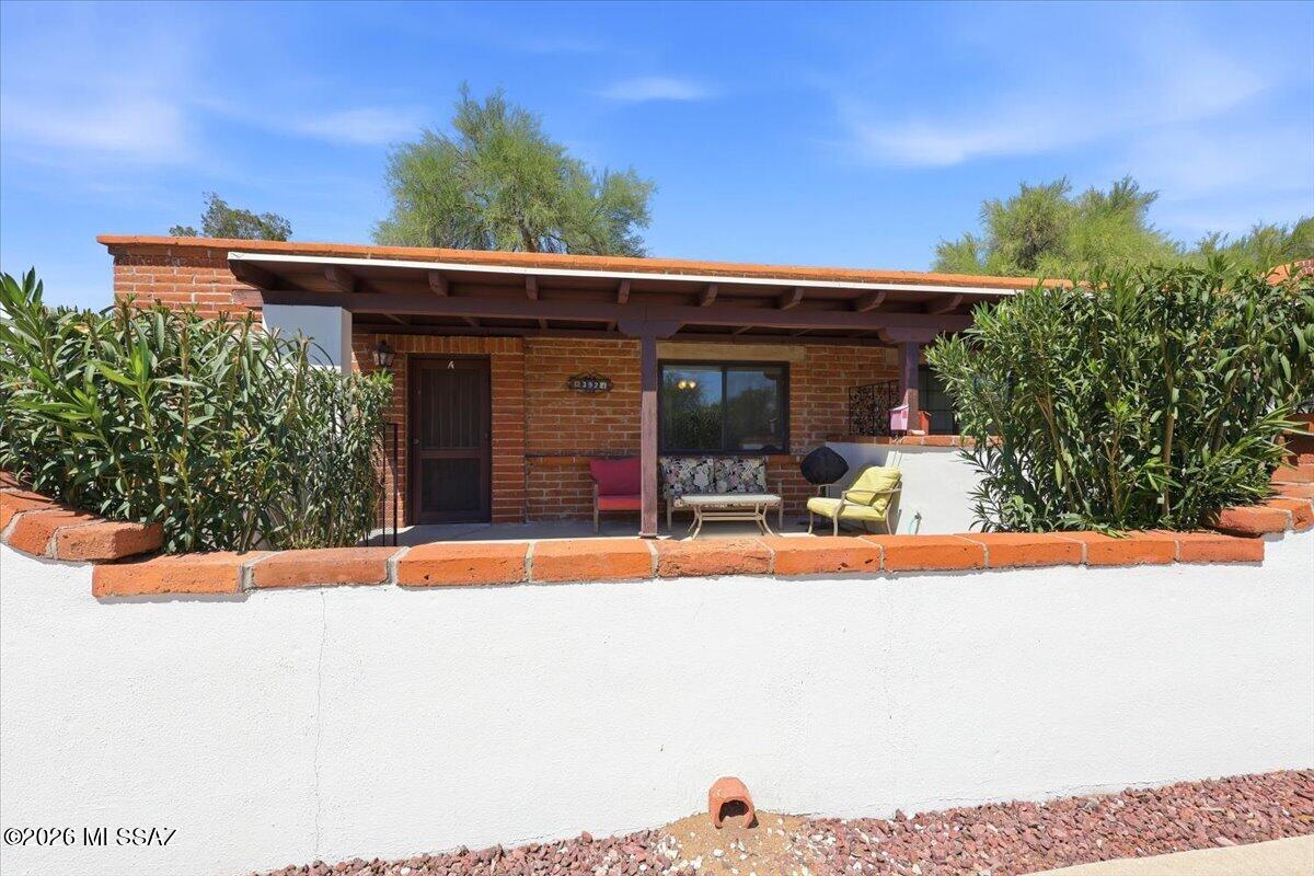 Welcome to this beautifully updated 2-bedroom, 1-bath villa in the heart of Green Valley! Inside, you'll find wood-look tile flooring, a refreshed kitchen, an updated bathroom and the convenience of in-unit laundry. A cozy breakfast nook just off the kitchen provides the perfect spot for morning coffee or casual meals. The bright, easy-care, single-level layout offers 696 square feet of comfortable living space, plus a private covered patio and assigned parking. Enjoy the community pool, Green Valley Recreation and nearby shopping, dining and everyday services. Perfect as a full-time residence, seasonal retreat or lock-and-leave Arizona getaway!