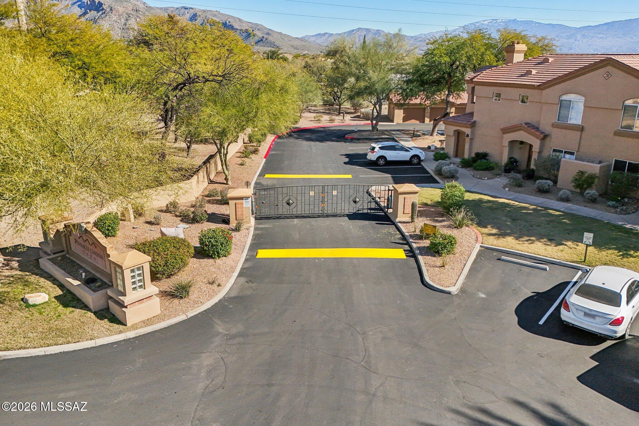 Pinnacle Canyon Condominium - Residential
