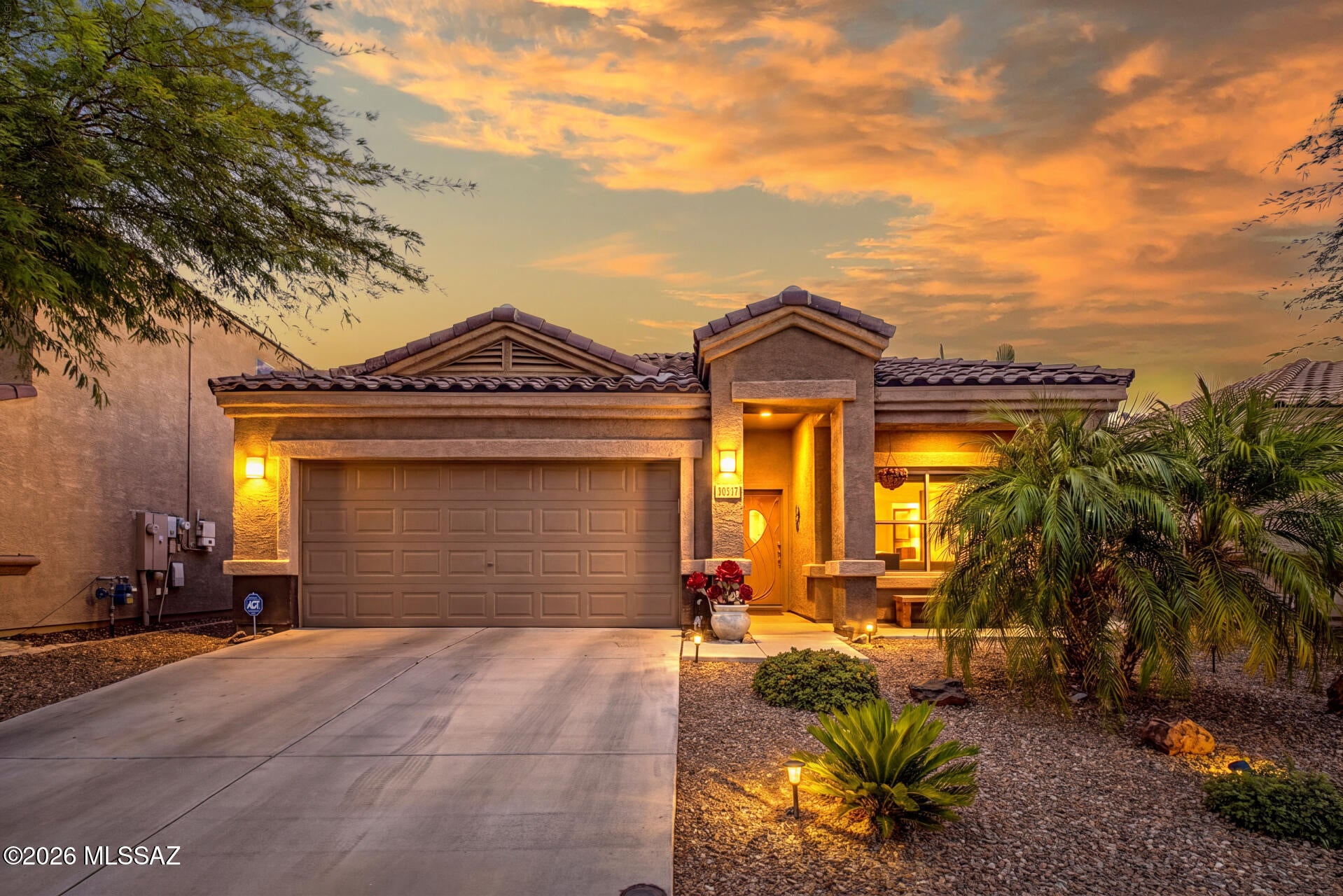 *BONUS* SELLER IS OFFERING $5K TOWARDS BUYERS CLOSING COSTS** Beautifully designed DR. Horton -Better than New!! Modern desert living with stunning Mountain views-No neighbors behind you! Desert Preserve & the Rincon Mountains are yours Forever! Open Concept - ''HUGE'' great rm connects directly to the kitchen for easy entertaining & comfortable daily living. UPGRADED KIT includes an Oversized Island, Granite countertops & Stainless steel appliances with plenty of workspace. Wonderful Outdoor space ''Premium'' Lot features a private raised patio showcasing Panoramic views surround you! Plenty rm for Pool & Playarea! Community Park right down the street & Award Winning Vail Schools
Lots of upgrades...xlarge laundry rm, walk in closets, very well kept- just move in!!