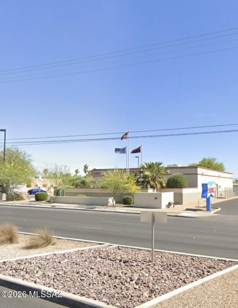 Incredible commercial opportunity in the center of Tucson, located along the newly reestablished Nuevo Río Sunshine Mile where business, culture, and community are thriving. This prime location offers excellent visibility, strong local activity, and convenient access to downtown and major corridors. Ideal for a variety of commercial uses, this is a rare chance to be part of one of Tucson's most vibrant and rapidly growing districts.
