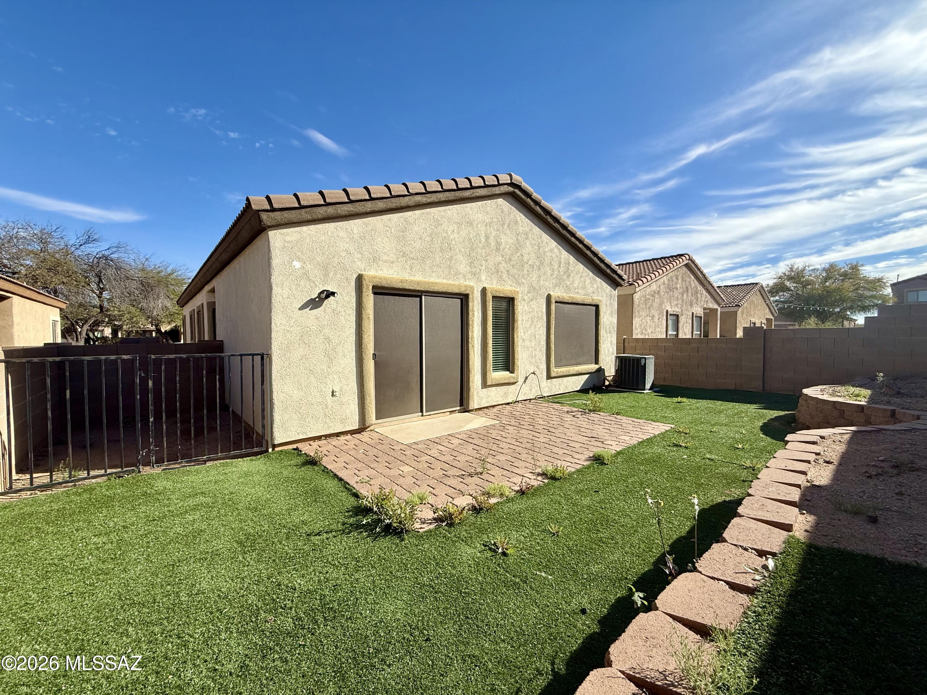 Presidio de las Estrellas - Residential Lease