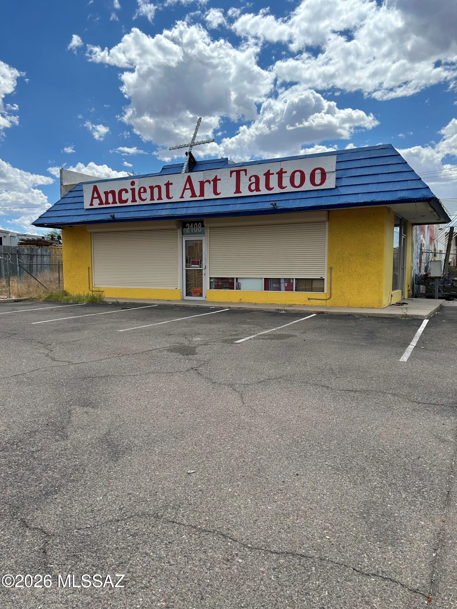 2,800sf retail building on South Alvernon Way zoned C-2.  No Commercial Seller Property Disclosure Statement will be provided.  Property is being sold in ''AS-IS'' condition. Parcel 130-12-008C is also included.