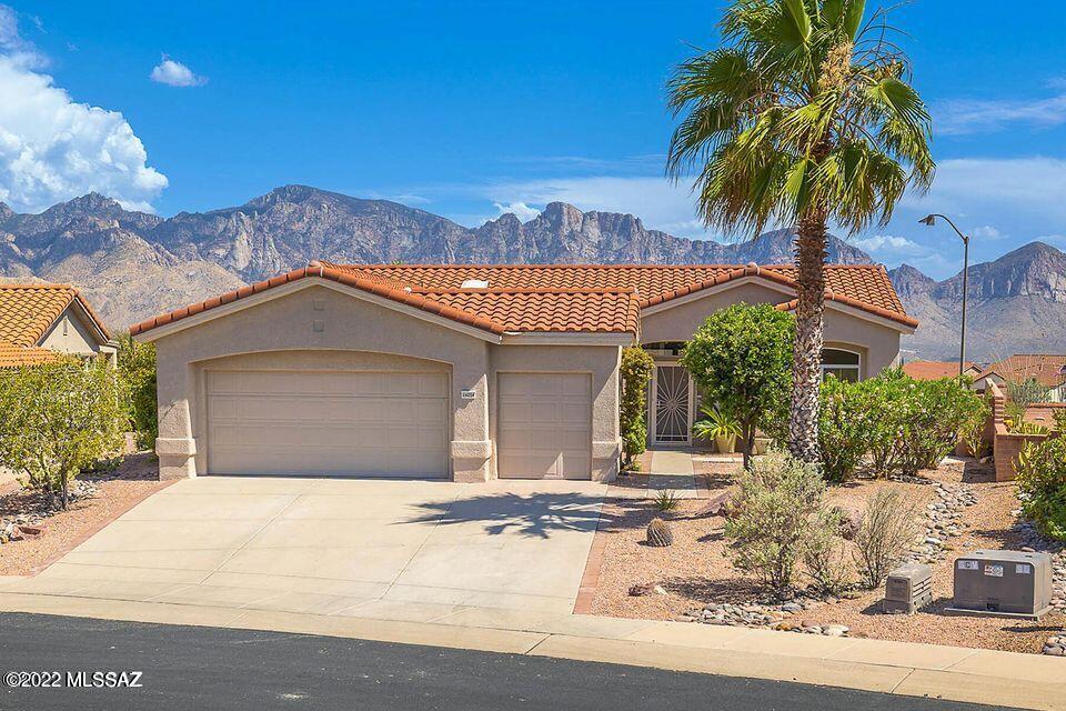 FURNISHED FOR YOUR SHORT OR LONG TERM STAY!
VERY NICE SUN CITY-ORO VALLEY 2 BEDROOM WITH DEN, BEAUTIFUL POOL, HOT TUB AND AMAZING UNOBSTRUCTED MOUNTAIN VIEWS INCLUDED!
THIS VERY SPACIOUS LIGHT & BRIGHT HOME HAS A LARGE KITCHEN WITH SS APPLIANCES, MURPHY BED IN 2ND BEDROOM, LOTS OF STORAGE THROUGH-OUT, LAUNDRY WITH UTILITY SINK, AND EVEN A GOLF CART GARAGE.
ENJOY THE EXTENDED PATIO AREA AND PUTTING GREEN WHEN YOU'RE NOT IN THE POOL, AND ALL THE AMENITIES SUN CITY OFFERS!
THIS IS AN AGE RESTRICTED COMMUNITY.
CALL FOR CURRENT AVAILABILITY AND RATES!