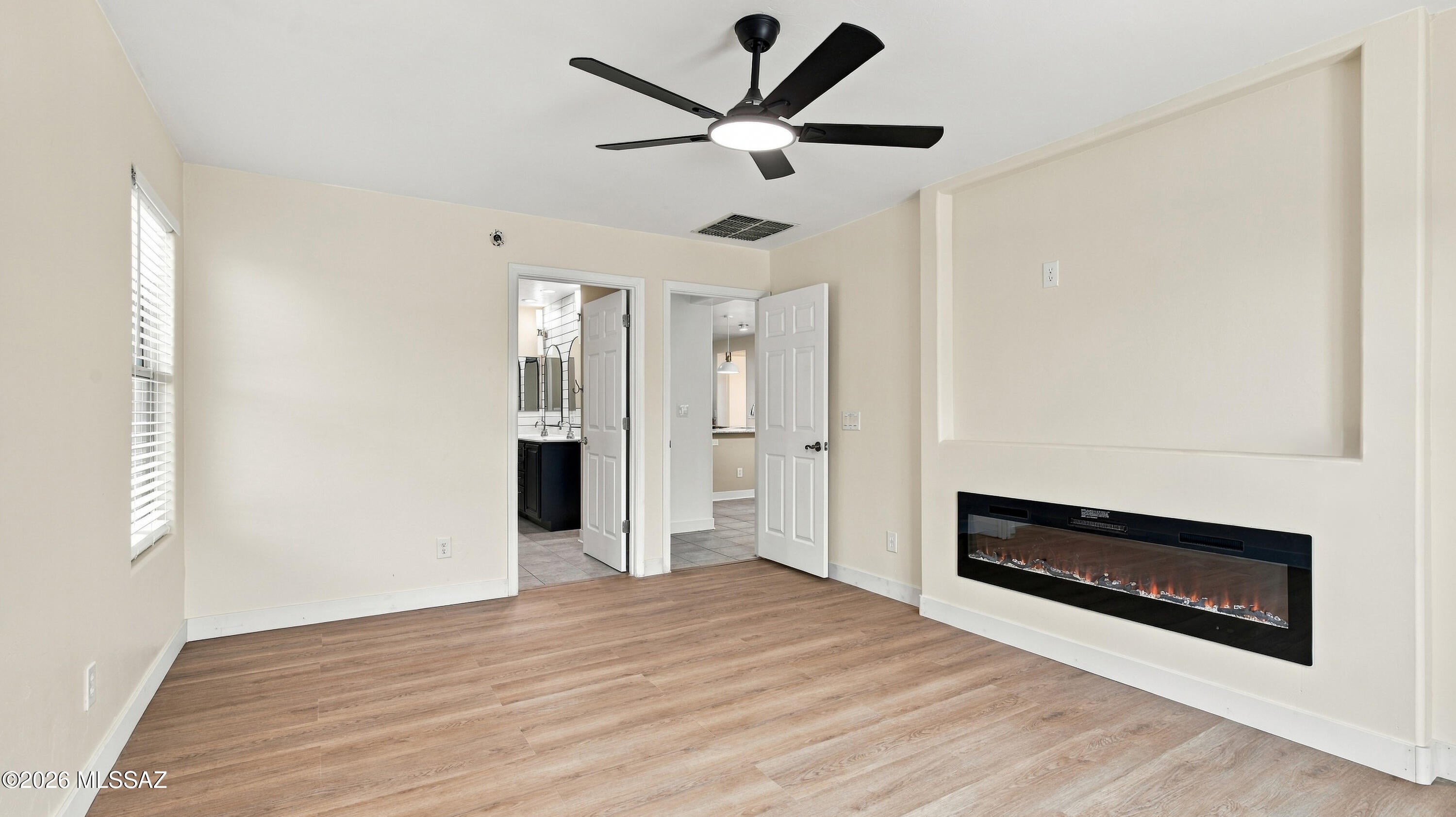 Black Horse (1-411) - Residential