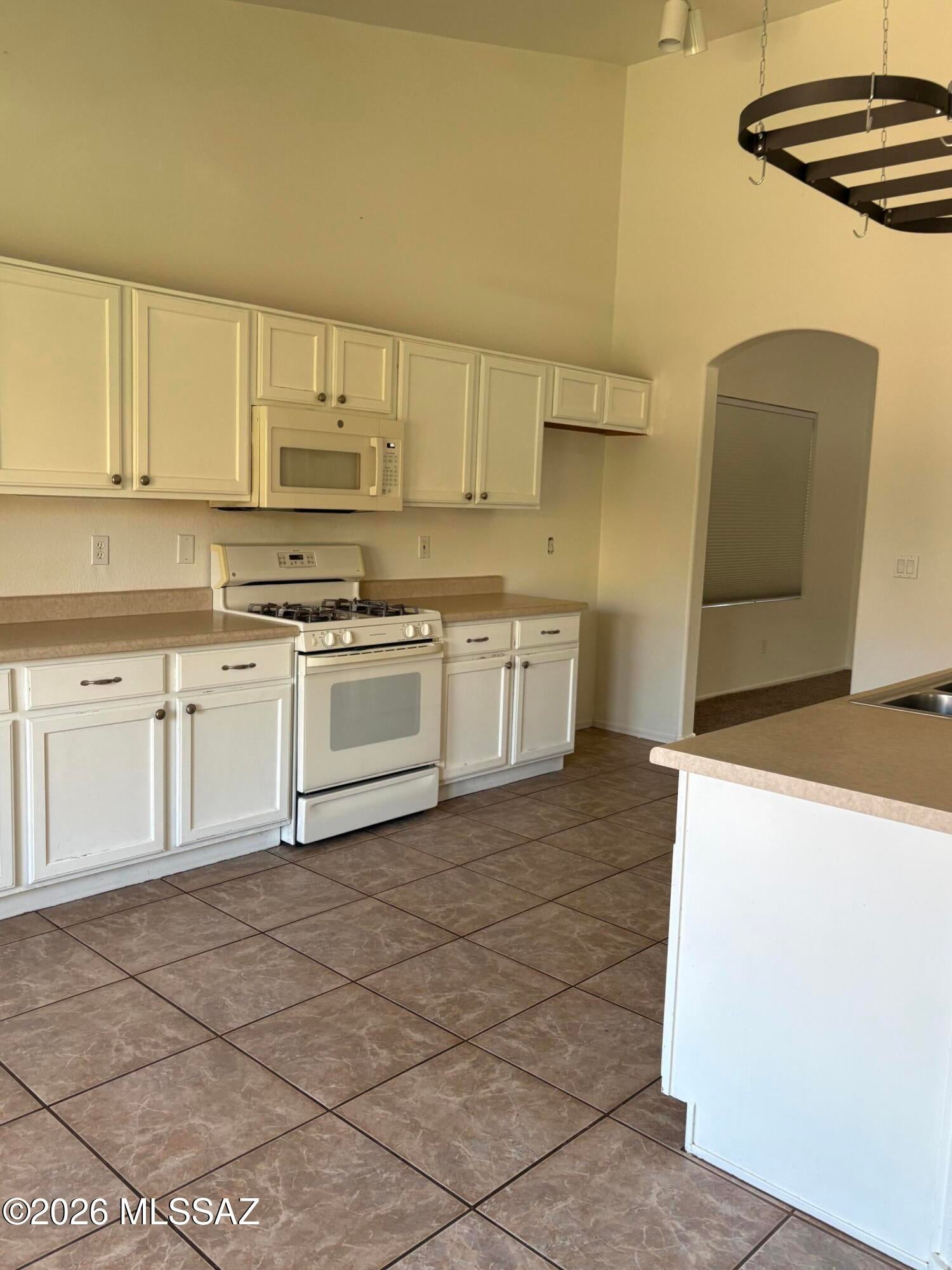 Cancion De La Luna (1-88) - Residential Lease