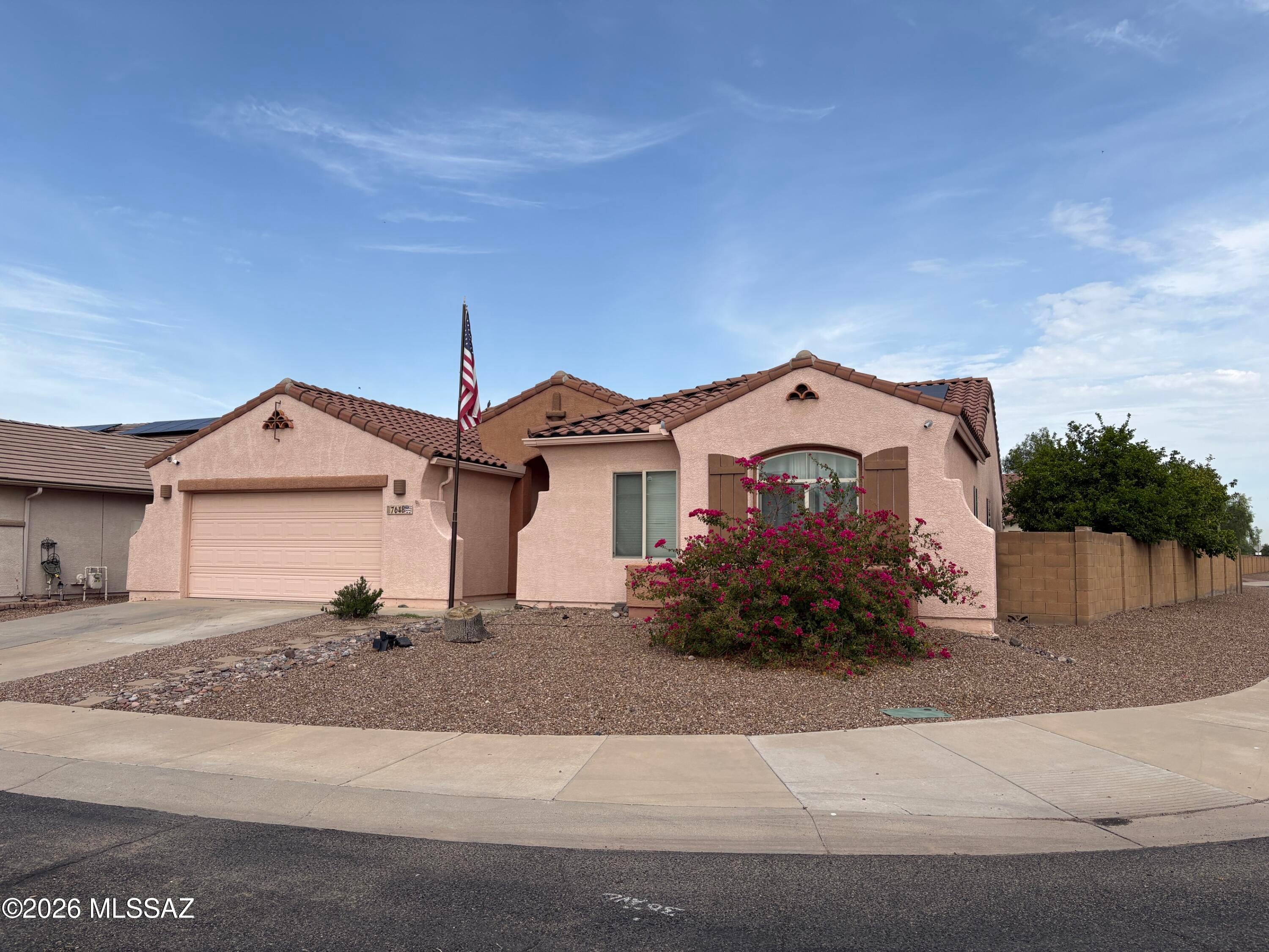 Great 4 bedroom, 2 bath home ready for immediate move in! Ceiling fans, skylight, and a FANTASITC rear yard to relax or entertain! Corner lot in Cntinental Ranch!