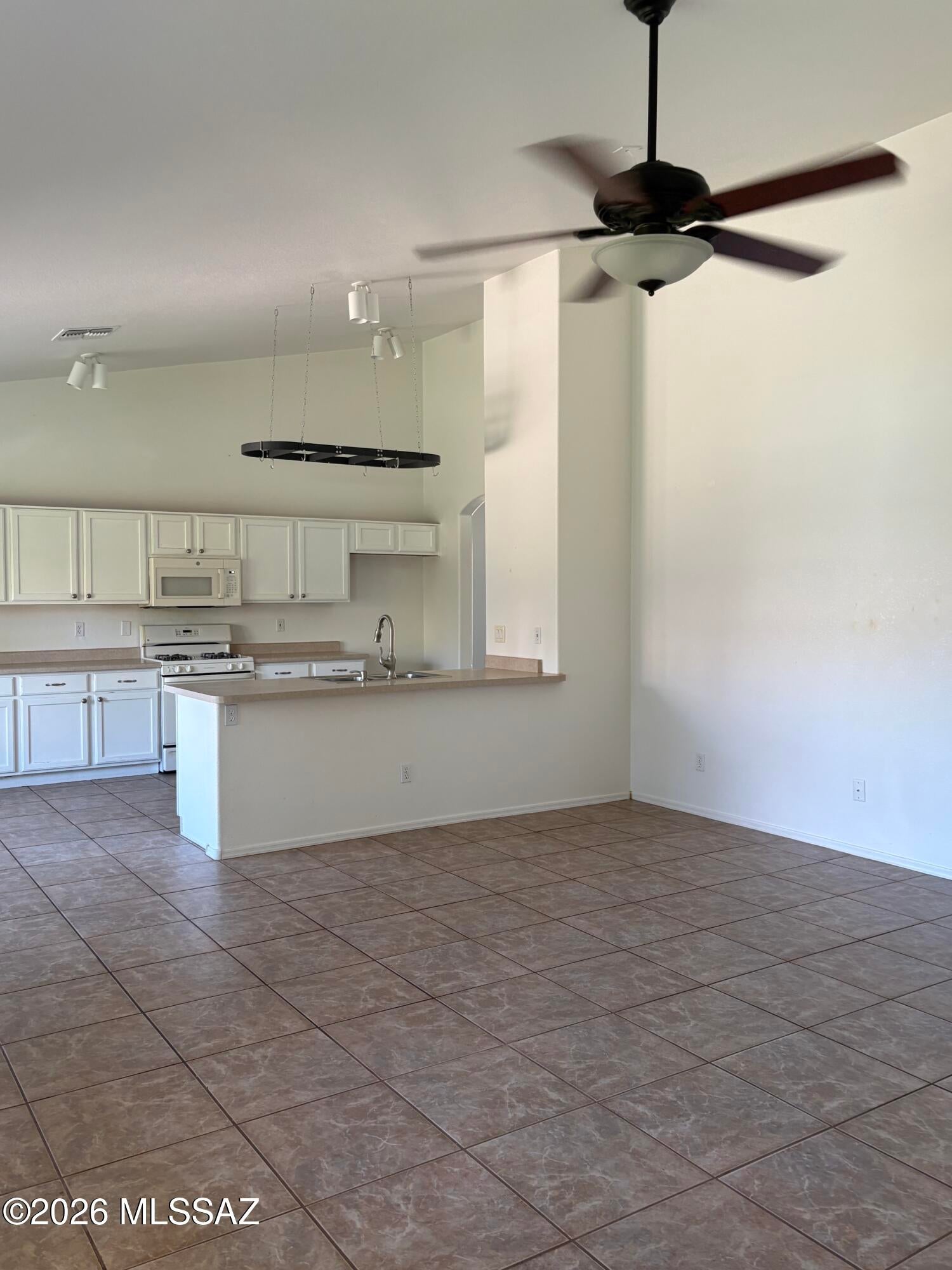Cancion De La Luna (1-88) - Residential Lease