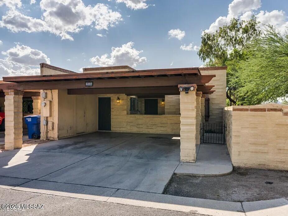 Amazing 3 bedroom, 2 bath townhome with a super big yard on a corner lot. Ultra spacious home featuring beautiful granite counters, newer stove and dishwasher, upgraded bathrooms and flooring, cozy fireplace and more.  Convenient location close to I-10, downtown, shopping and major employers. One of a kind home, priced to sell.
