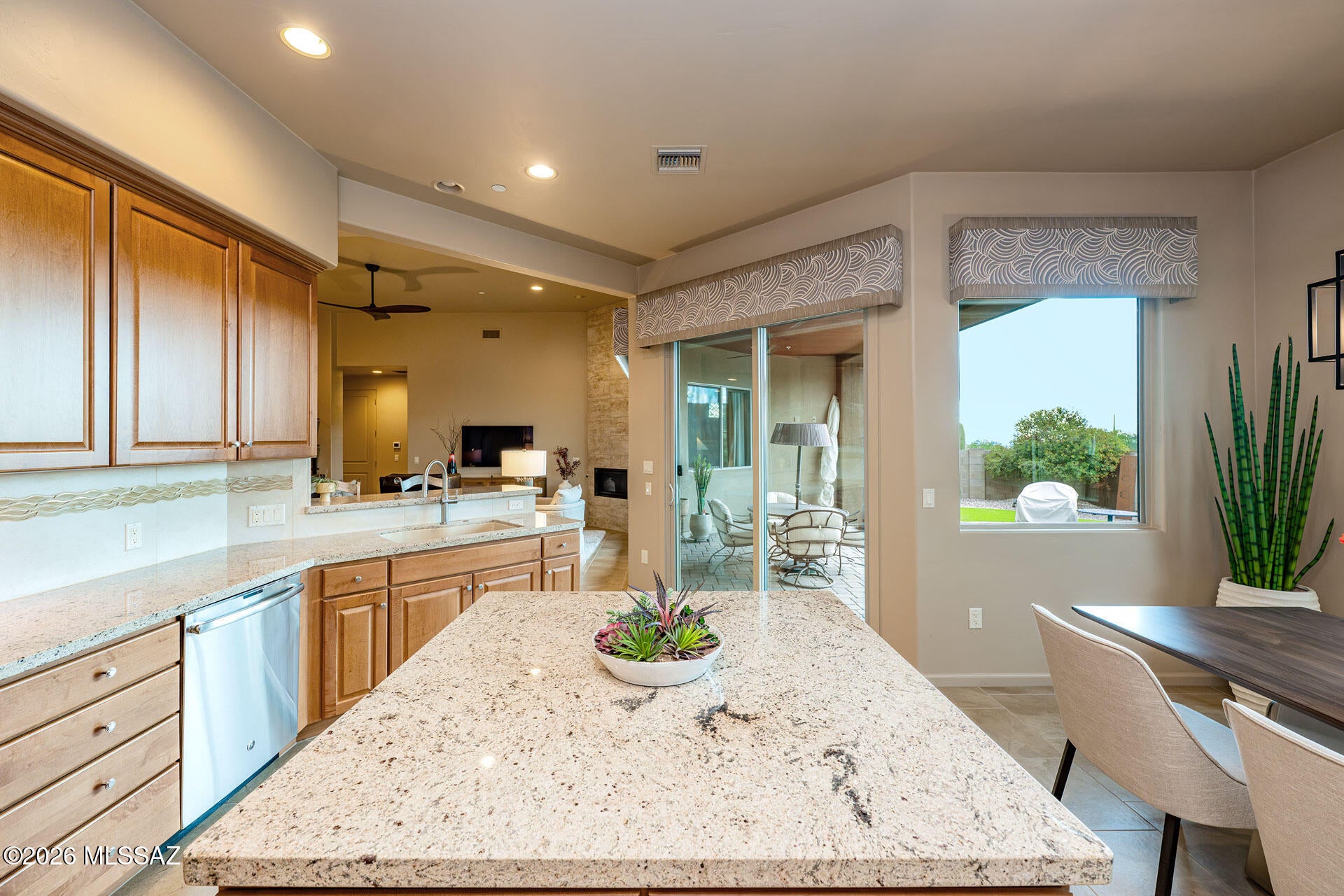 Boulder Bridge Pass At Dove Mountain SQ20132910078 - Residential