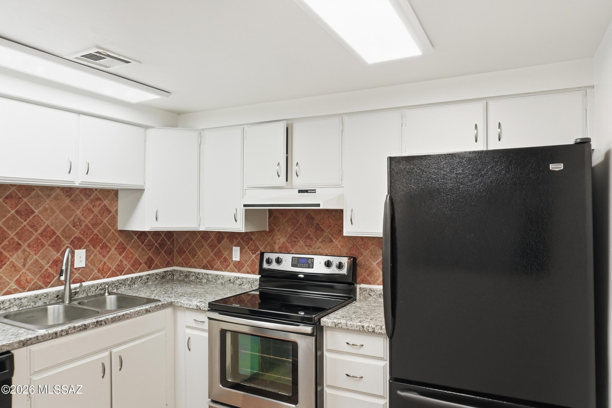 Rolling Hills Towne House - Residential