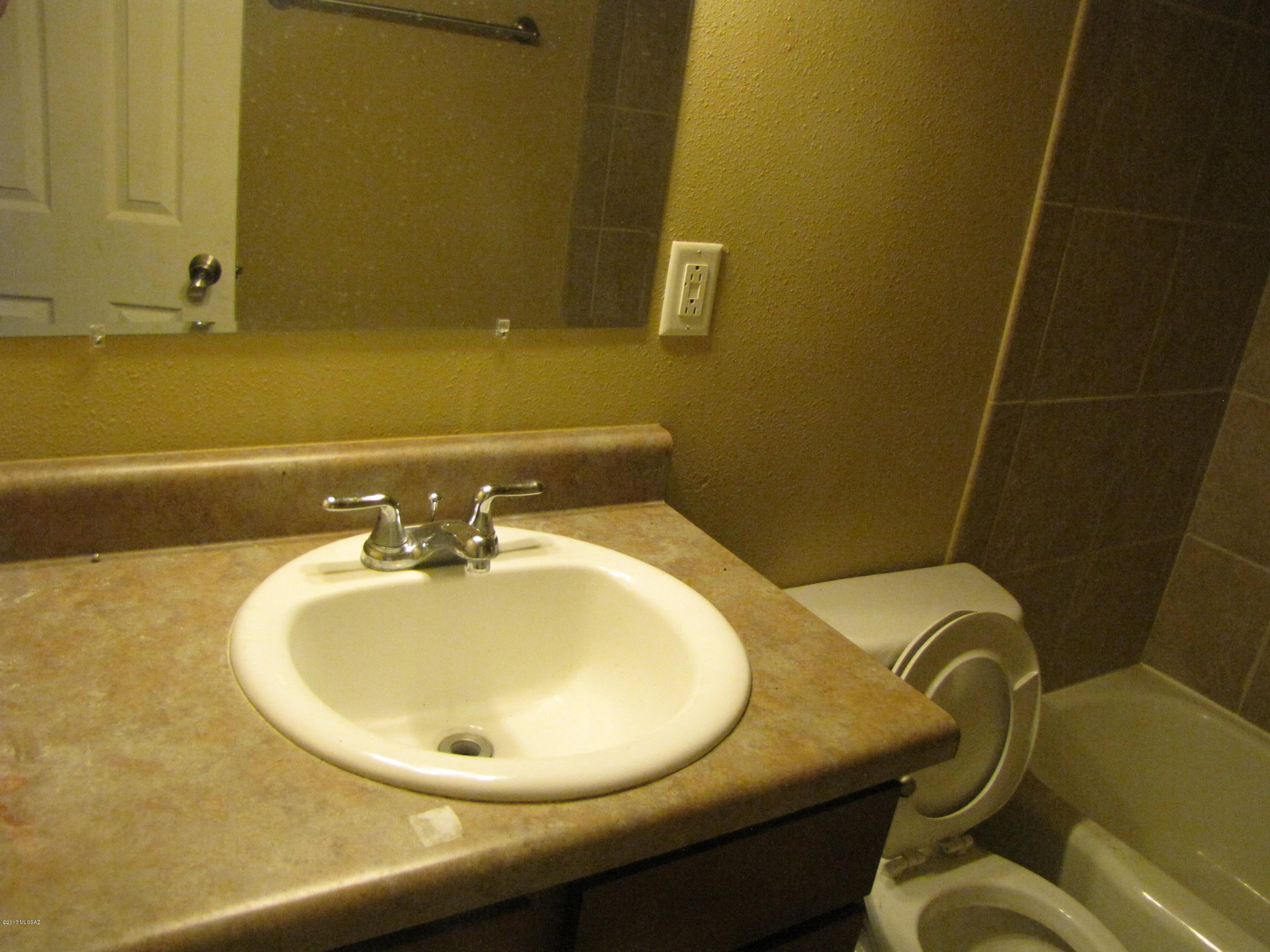 Columbus Park Condominiums (1-60) - Residential Lease