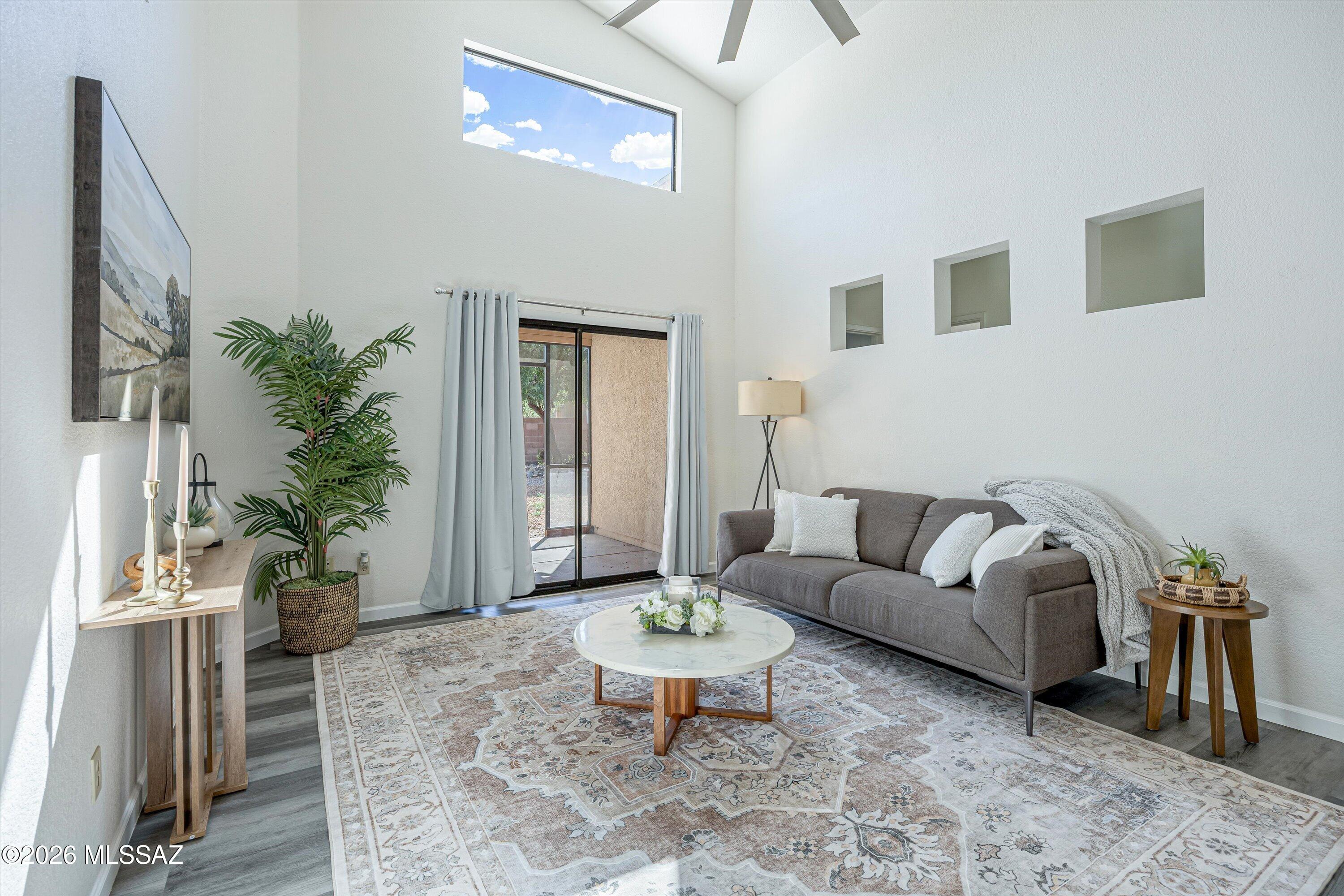 Hacienda Del Oro (1-879) - Residential