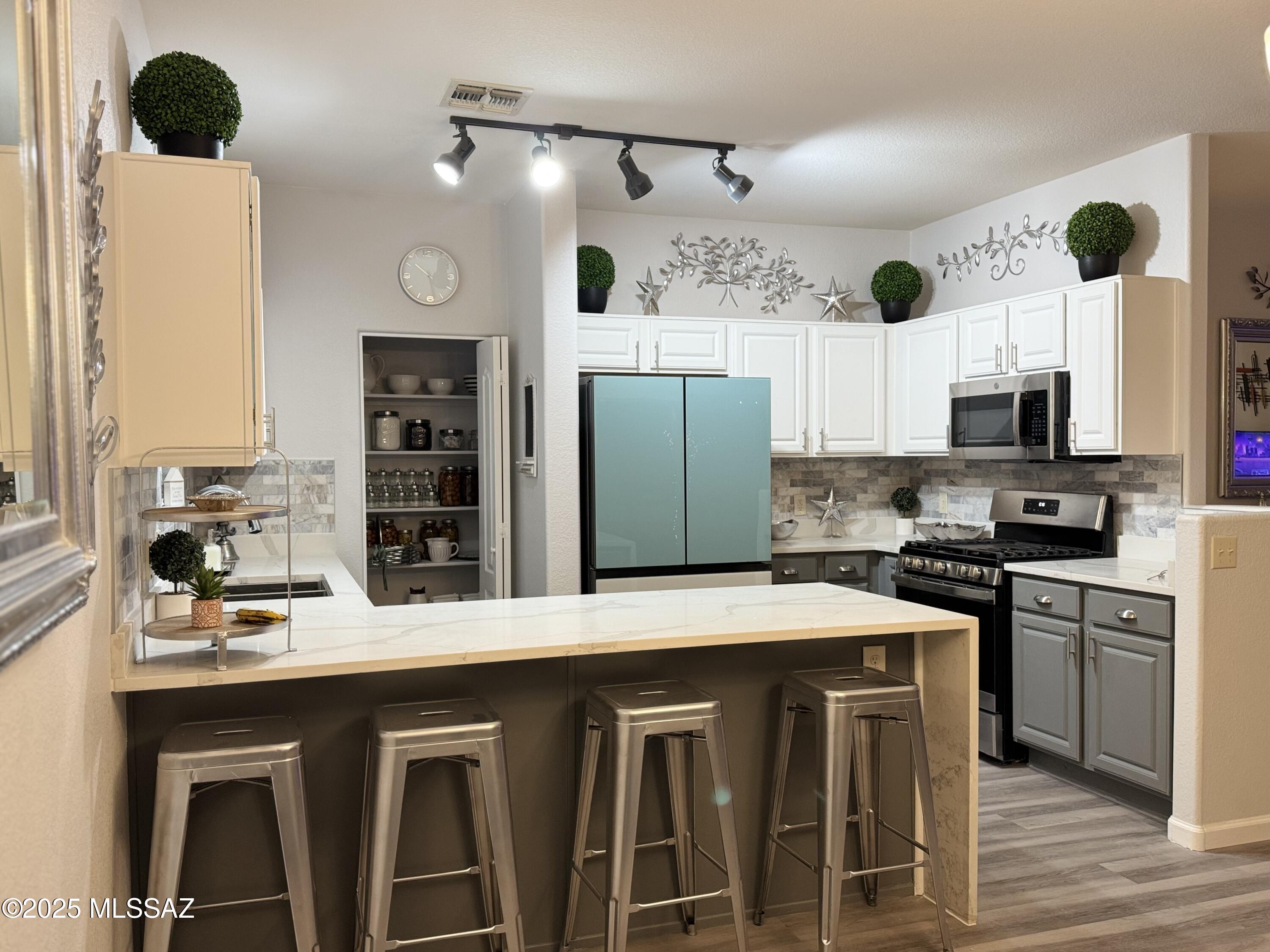Empire Heights (1-241) - Residential