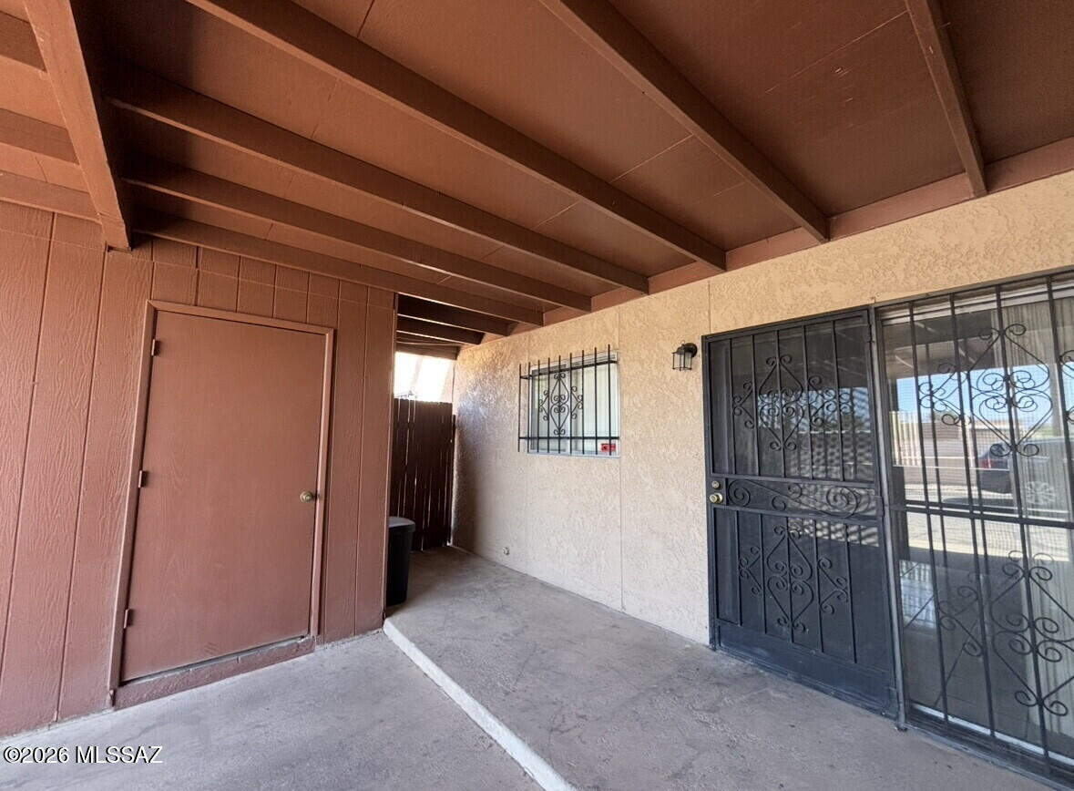 Spanish Meadows Twnhss (1-105) - Residential Lease