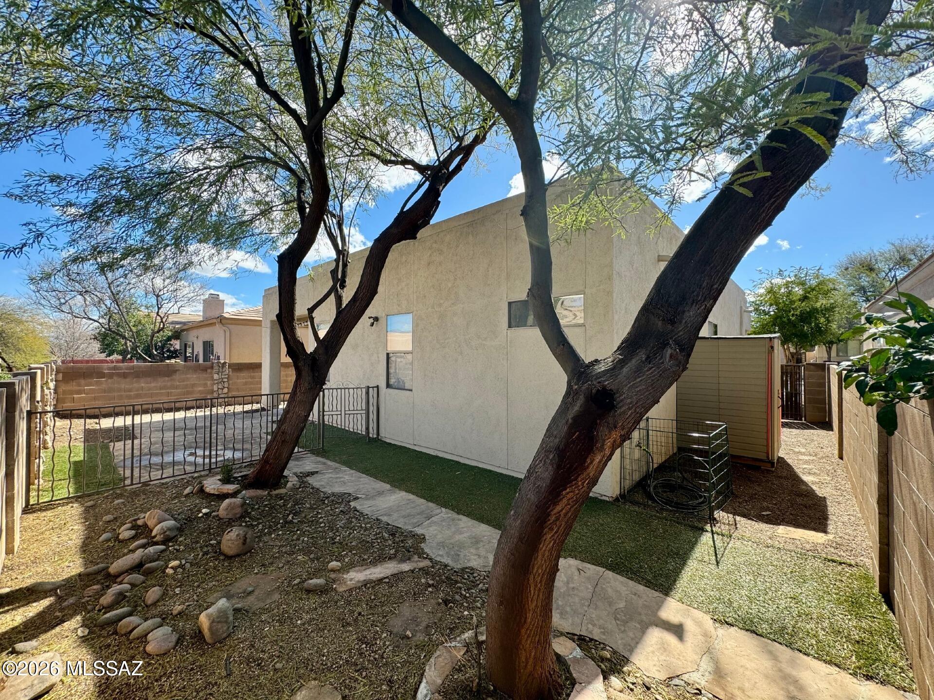 Rancho Esperero (1-343) - Residential Lease