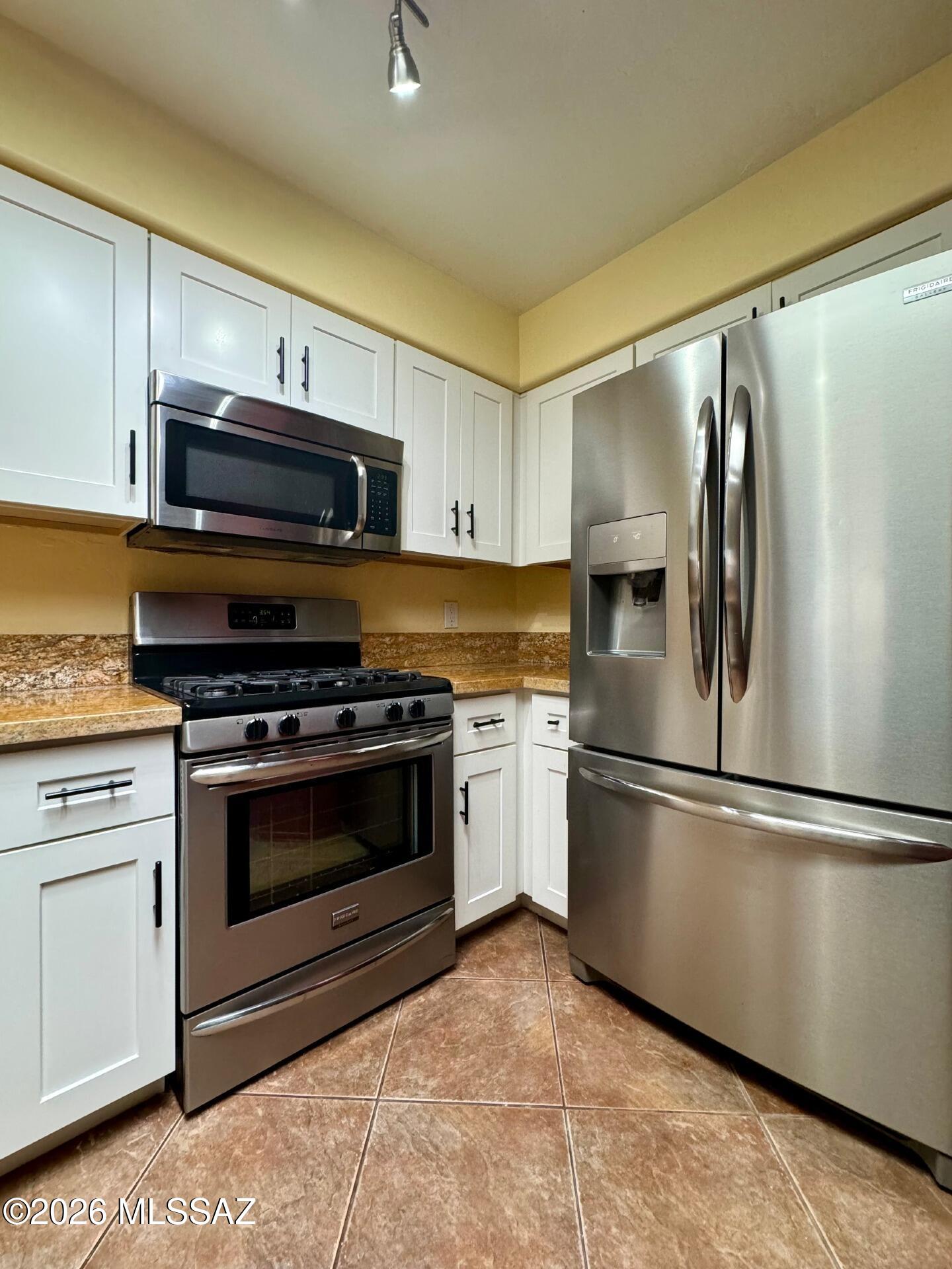 Rancho Esperero (1-343) - Residential Lease