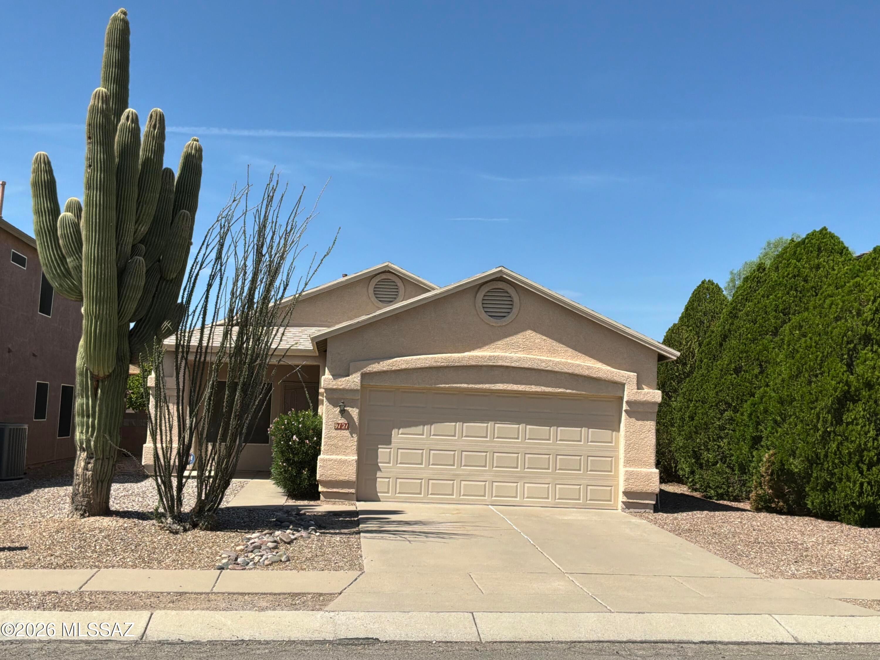 Ready to move-in! Attractive 3 Bdrm/2 Bath in desirable Silver Pass in Rita Ranch. Great starter home! Features Front Porch, Living/Dining Rm, Family Rm & Laundry Rm. 18''tiled living areas. Kitchen cabinets with rollouts & lazy susan. Pre-plumbed for reverse osmosis. Electric range & microwave, newer dishwasher & stainless refrigerator included. Breakfast bar at Family Rm. Pass thru to Dining Area. Vaulted ceiling. Primary Bdrm w/ensuite. Dual vanity, Tub/Shower, and large walk-in closet. Bedrooms 2 & 3 have sliding closets. Hall bath has a tub/shower. Newer carpet in all bedrooms. Concrete patio, grass, raised bed, deco rock & shrub. Shed.
Conveniently located close to grocery, services, shopping, restaurants, medical, Walmart, Home Depot, Tech Park, I-10 and DMAFB.