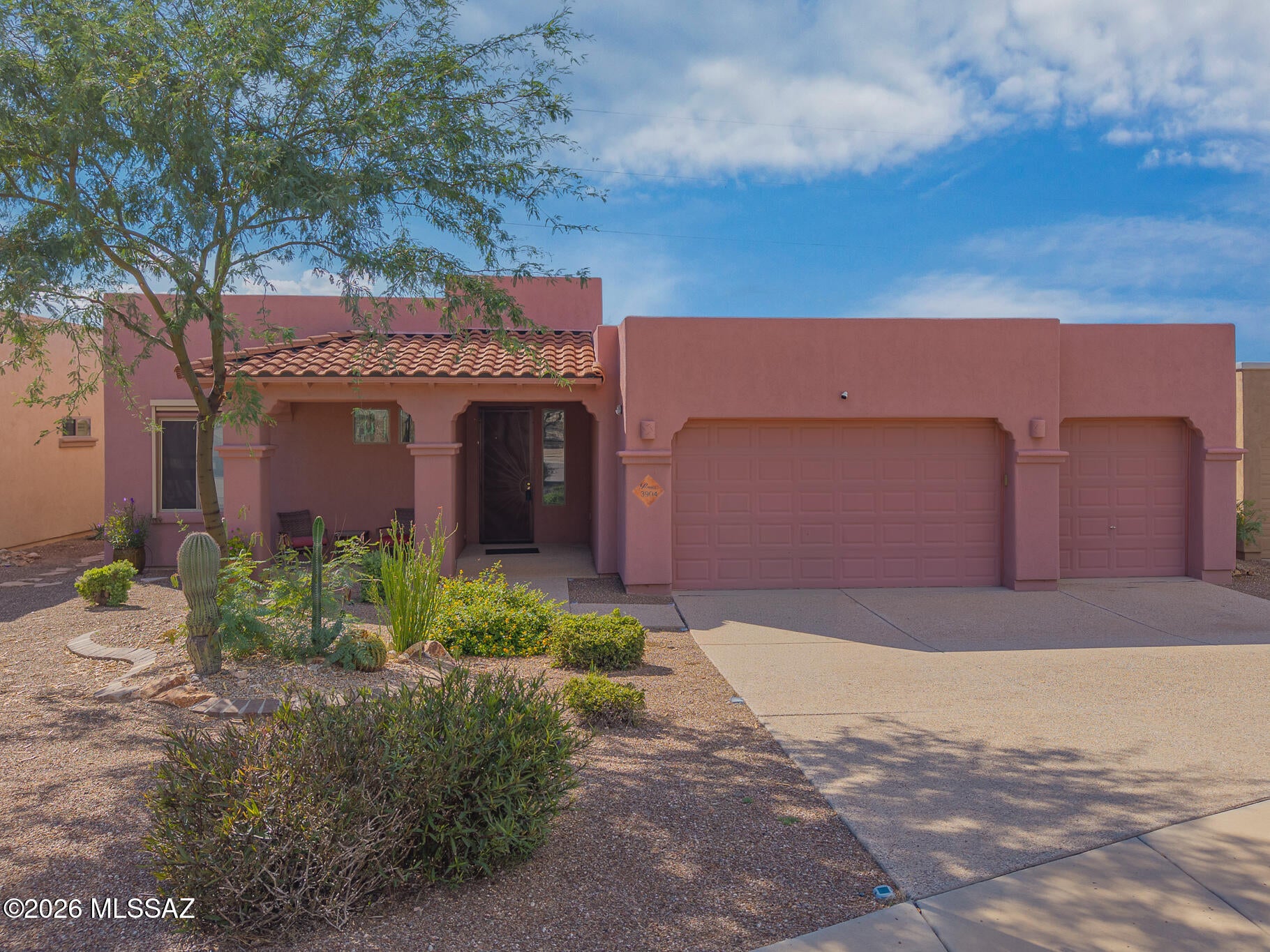 Beautifully maintained home on an oversized lot in a desirable close-in neighborhood with stunning mountain views. Enjoy the privacy of a community with no two-story homes and no through traffic.

The open-concept floor plan features a grand entry leading to a spacious great room with a cozy gas fireplace. The chef's kitchen is designed for both everyday living and entertaining, offering abundant cabinetry, granite countertops, an undermount sink, built-in desk/workstation, upgraded stainless steel appliances, and generous workspace. A flexible bonus area is ideal for a formal dining room or home office.

The spacious primary suite is a private retreat with a jetted soaking tub, separate shower, dual vanities, and a large walk-in closet with custom built-ins. A split-bedroom layout.