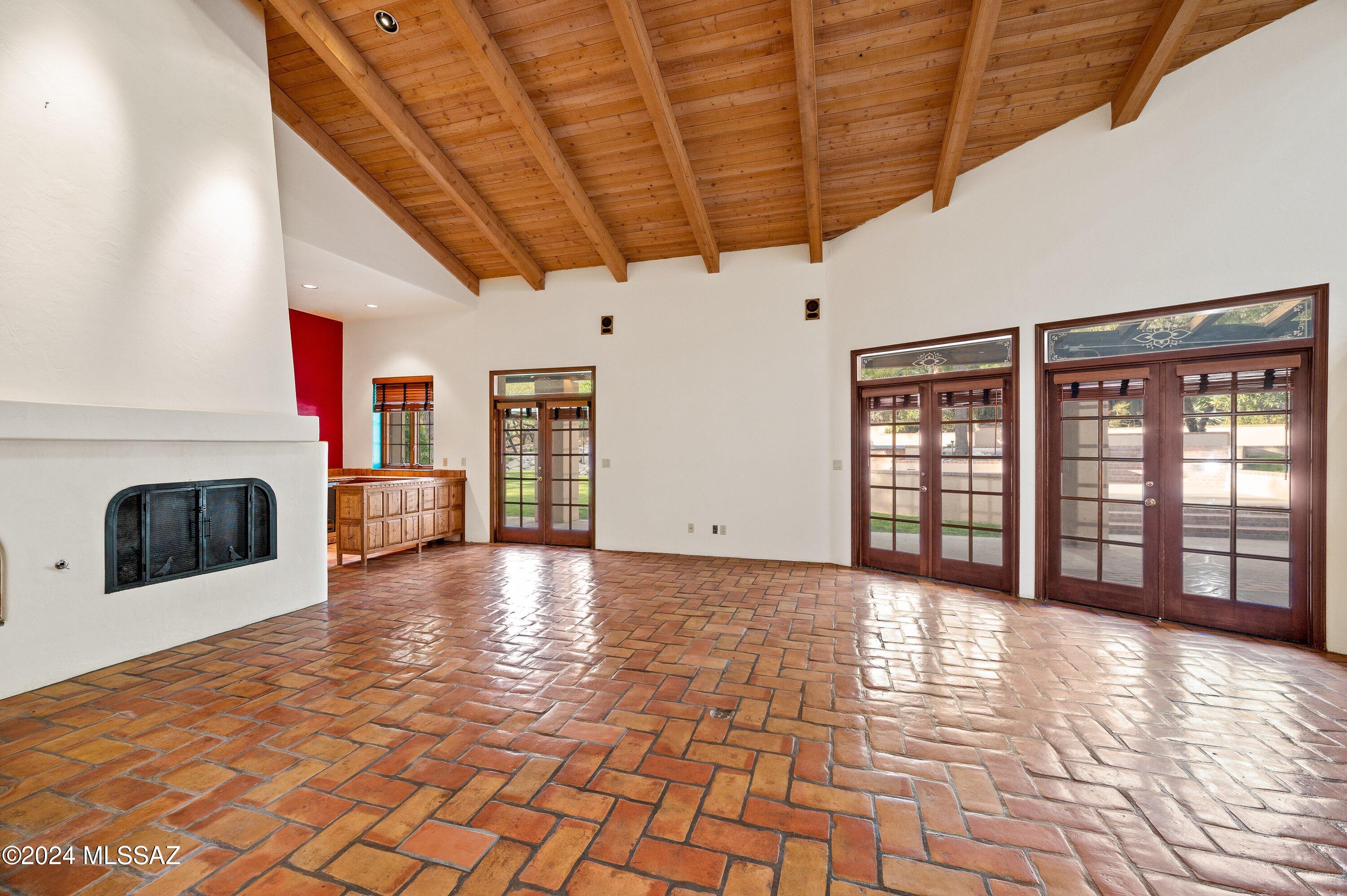 Finisterra (1-210) - Residential