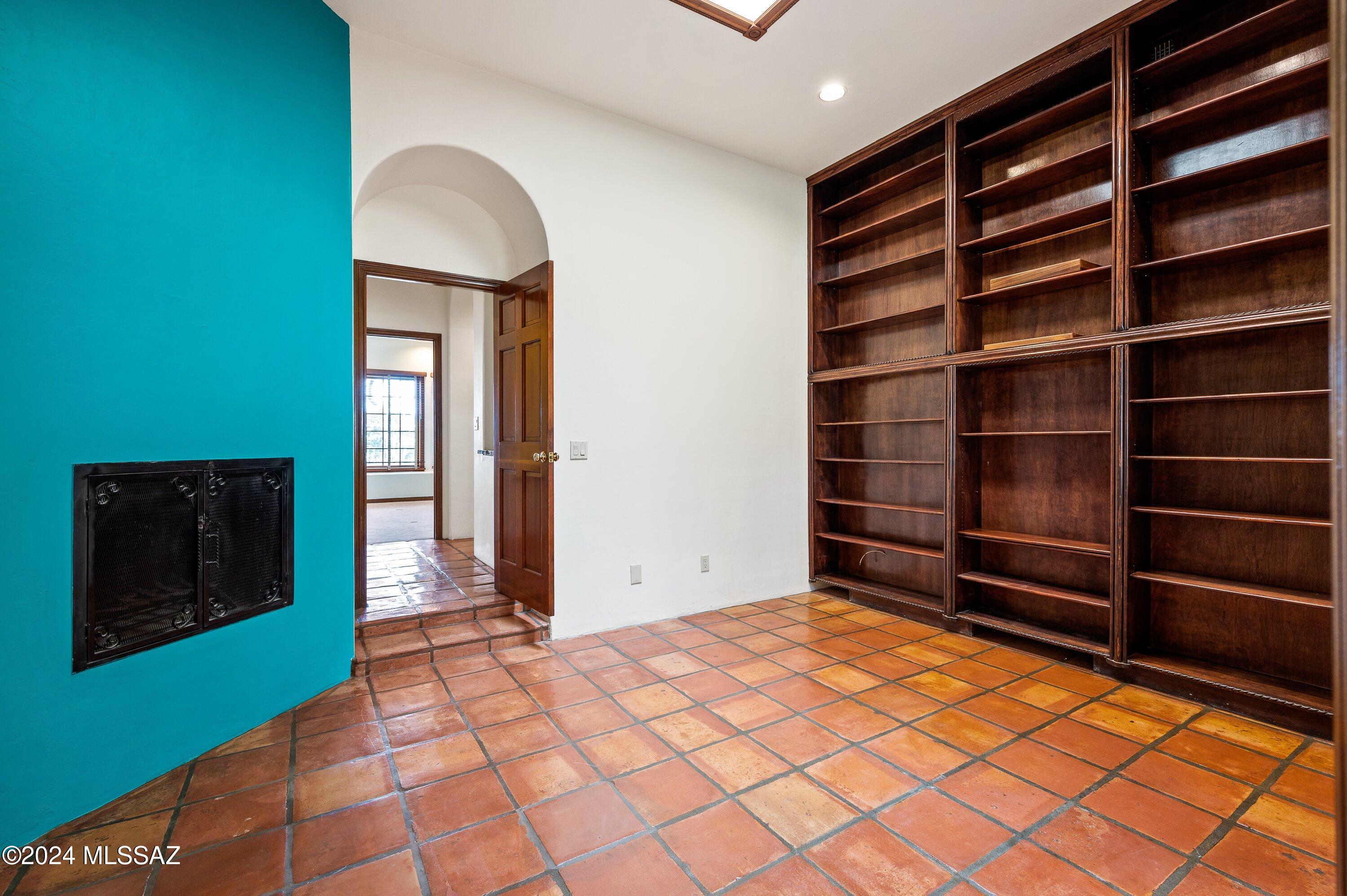 Finisterra (1-210) - Residential