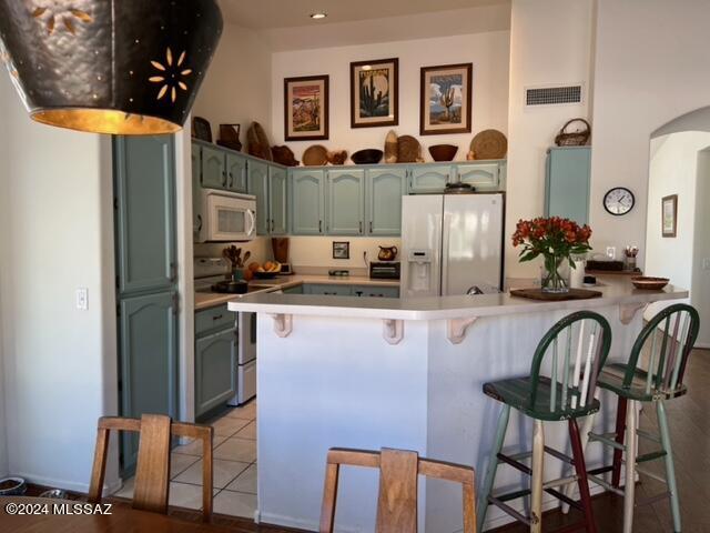 NOT AVAILABLE FOR WINTER SEASON. FURNISHED Double-Master Diego with 3rd Bedroom,  Comfortable, Clean, Well-maintained home in HOA#2.
Pet-friendly! Enclosed yard with high walls, great outdoor living room, BBQ, Shaded, covered patio. Come explore the SaddleBrooke lifestyle- available  MAY 1st through end of October- NOT available for winter season. Tenants have access to all the wonderful amenities of SaddleBrooke; 63 holes of golf, clubhouses, pools, tennis, pickleball, fitness centers, and of course, our Sunshine!