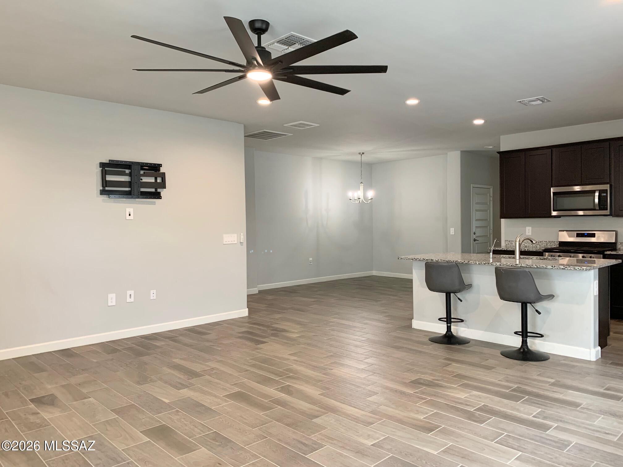 Saguaro Bloom 7B - Residential