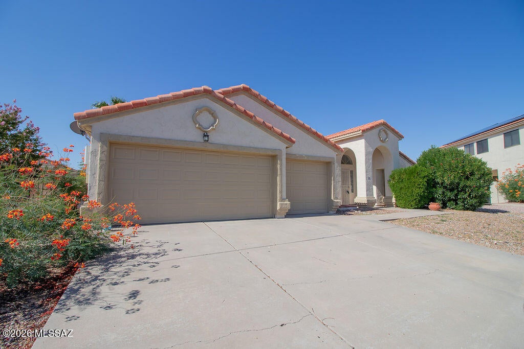 This is the rare 3 car garage/single story option with a pool in the highly popular Copper Creek neighborhood. If you value tall ceilings, generous sized rooms and a home located in a Cul-De-Sac, look no further! The Oro Valley vibe is strong with this one, and what?s better is we have pre-discounted the price to account for many of the deferred maintenance items you may want to make. This is a great opportunity to save some money in a neighborhood that has consistently held high value. Schedule a visit today and be prepared to fall in love!
