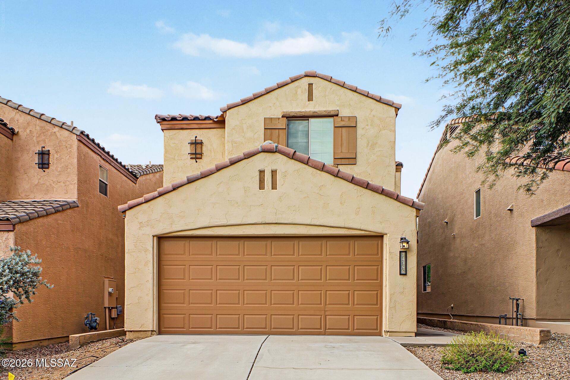 An incredibly & rare buying opportunity in the highly desirable community of Sahuarita, AZ!  A breakfast bar in the kitchen, 2 car garage, large tile flooring, double vanity sinks in the Master Bathroom and a spacious backyard. This home is in a great area, with shopping, dining, and a great school district in close proximity. Association Amenities include Pool, Spa, Tennis Courts, a Gym, and more.