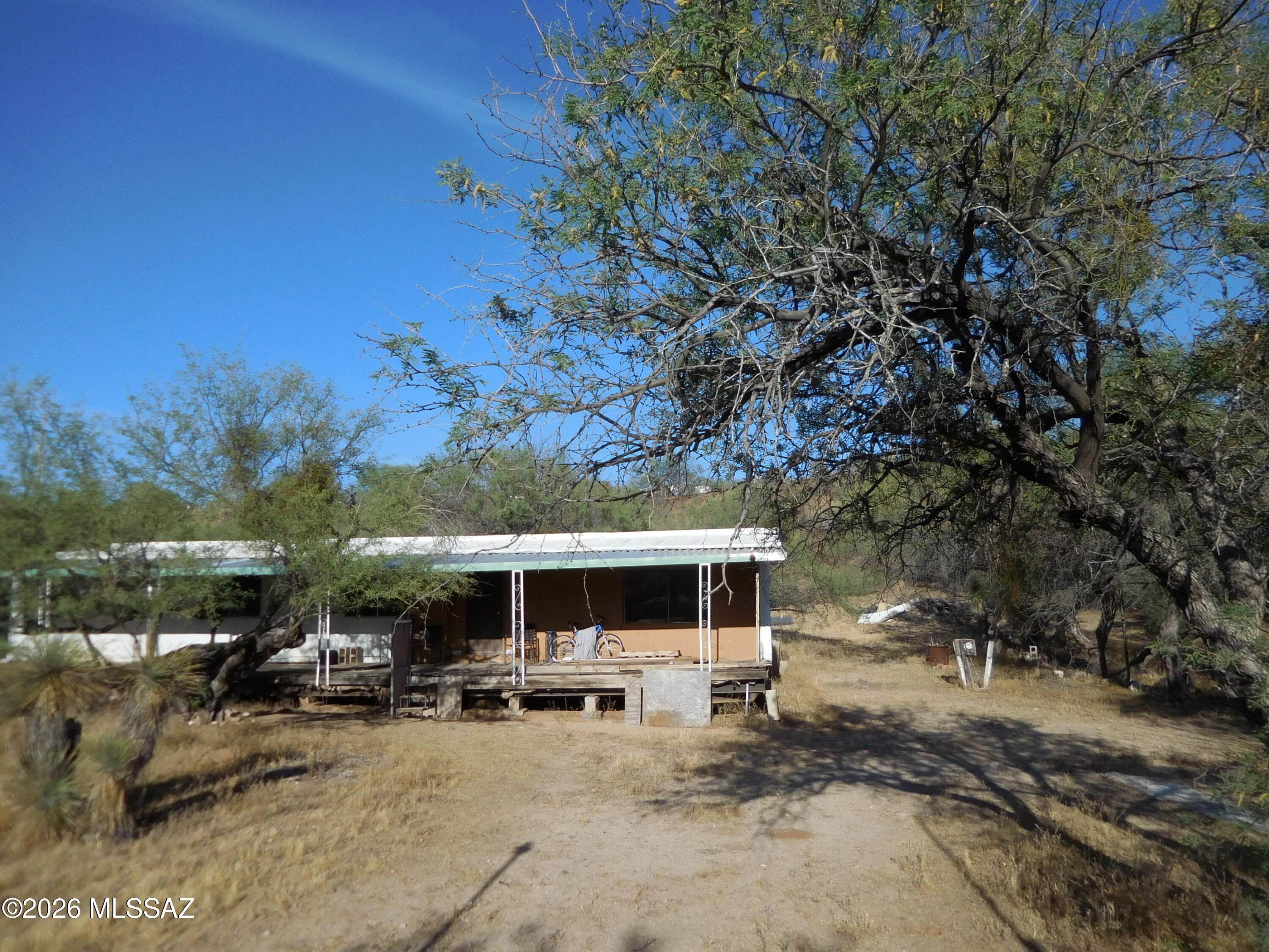 Fixer Upper! Great 1 Acre property with lots of potential. This 3Br 2Ba Handyman special requires repairs and TLC remodel. Great location within walking distance to Bashas and other amenities. Cash Only!