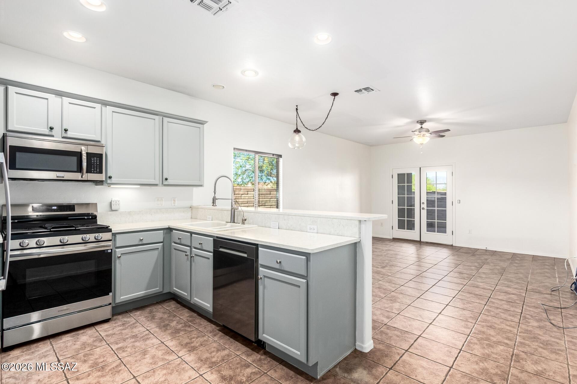 Continental Reserve Blk. 7 & 8 (1-82) - Residential