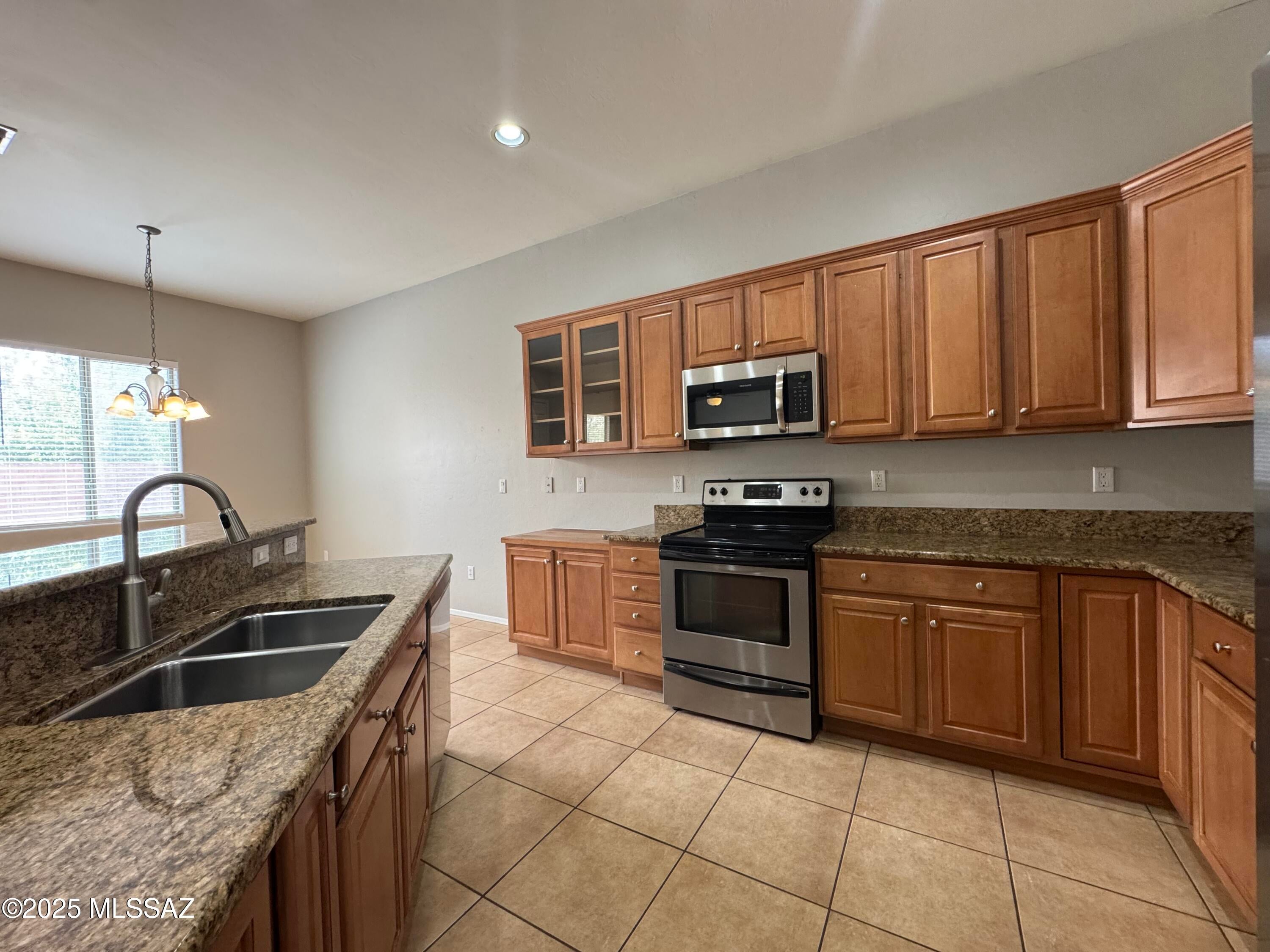Valencia Reserve South (1-315) - Residential Lease
