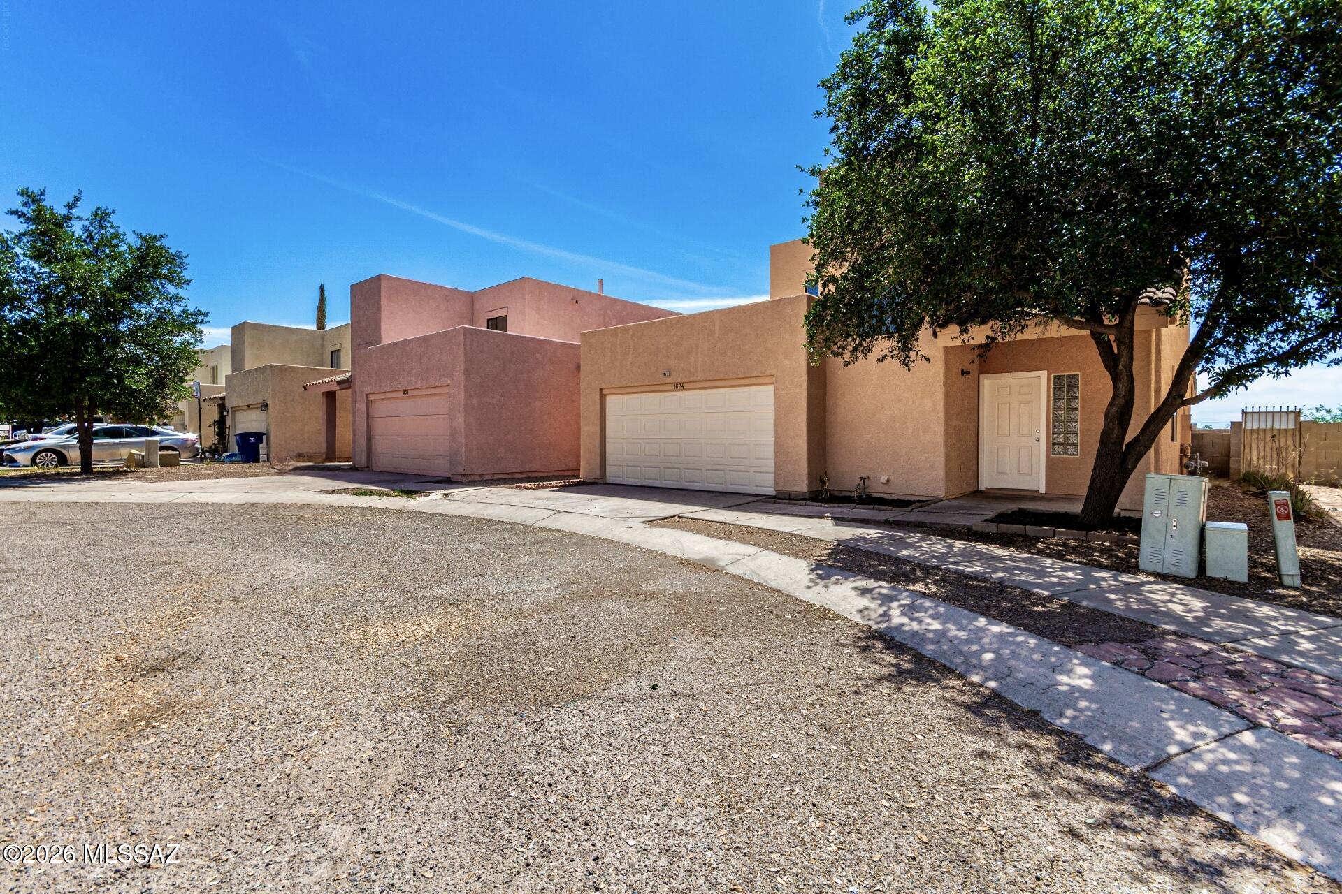 Las Montanas (1-56) - Residential