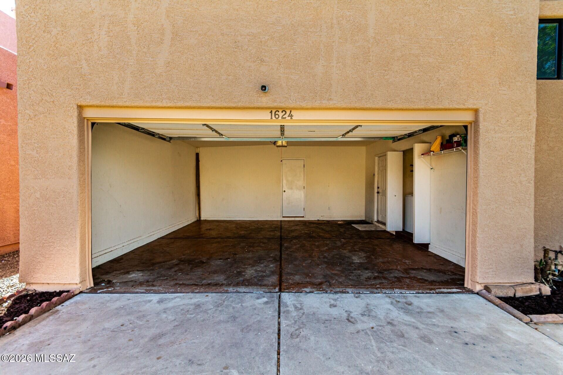 Las Montanas (1-56) - Residential