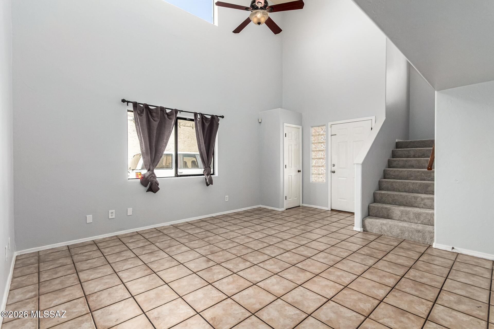 Las Montanas (1-56) - Residential